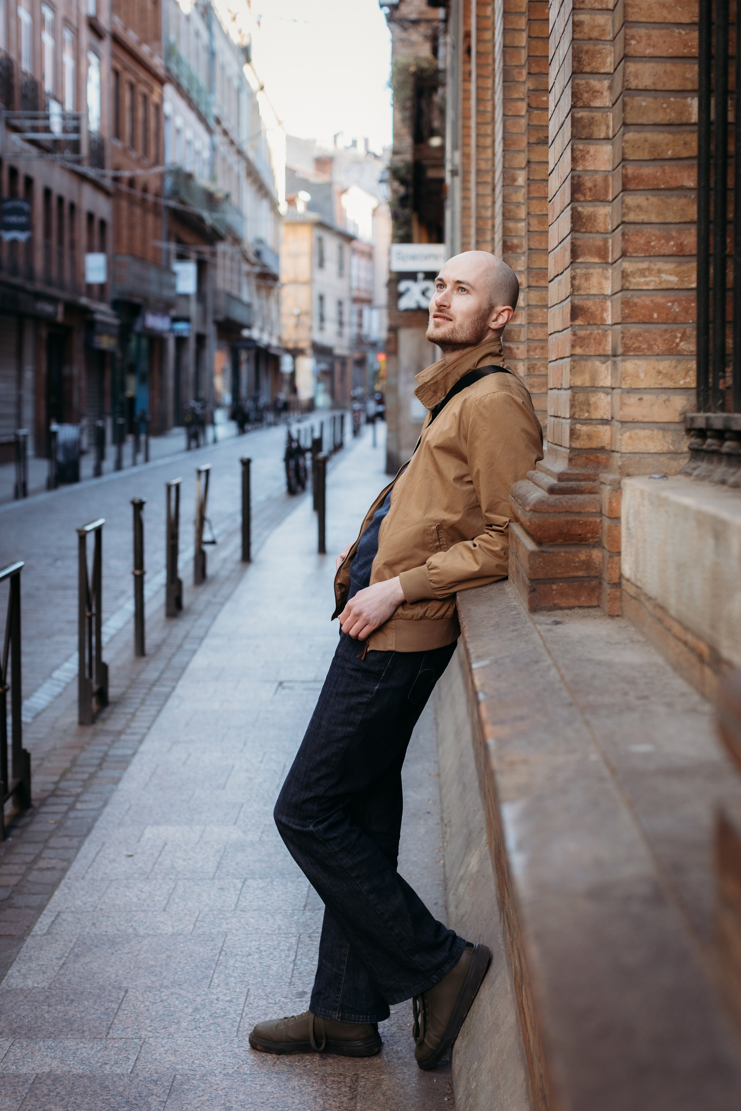 Portrait photo individuel pour Daniel au centre-ville de Toulouse. Eugénie Smirnova — Photographe à Toulouse et dans le Sud-Ouest