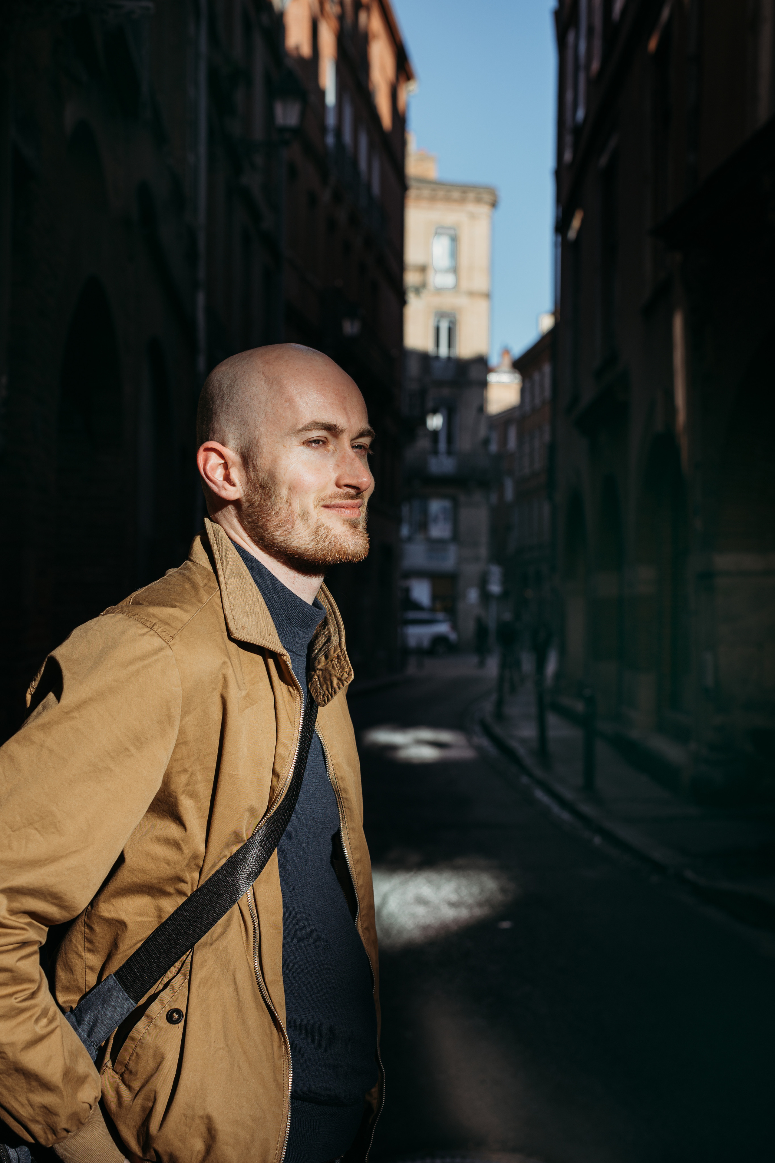 Portrait photo individuel pour Daniel au centre-ville de Toulouse. Eugénie Smirnova — Photographe à Toulouse et dans le Sud-Ouest