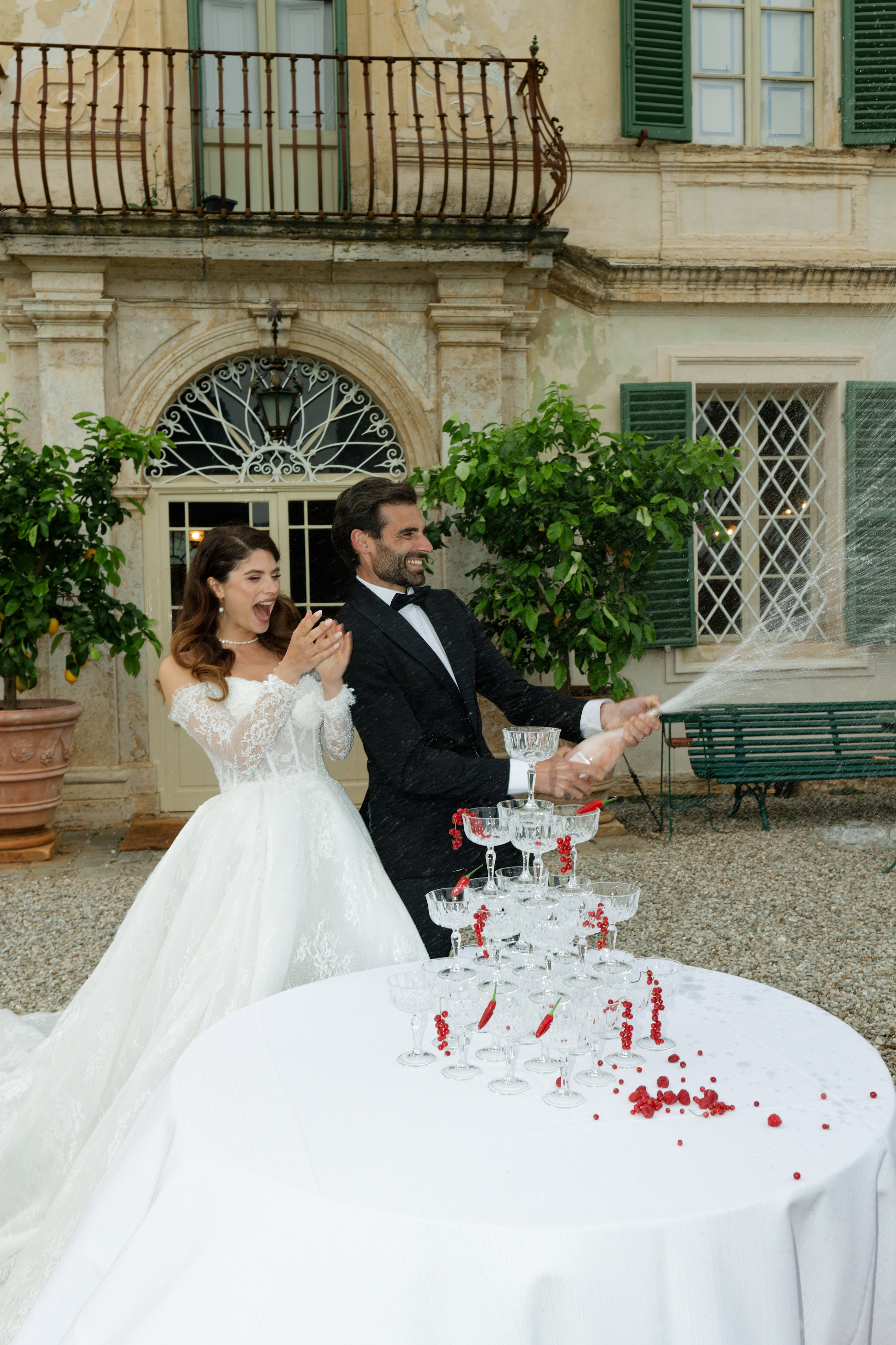 Wedding editorial at Villa di Geggiano, Tuscany, Italy