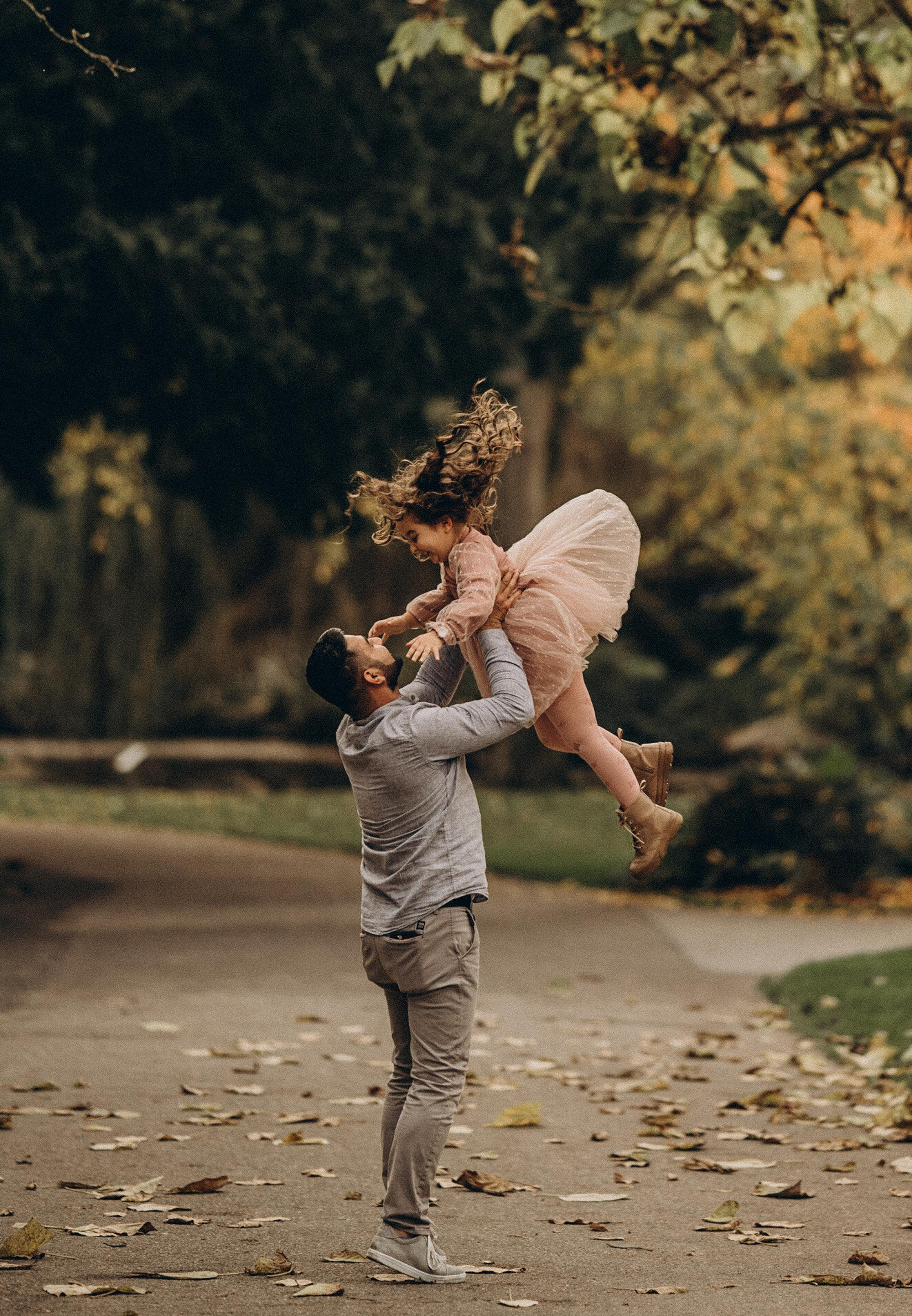 Papas glücklicher  Mädchen 