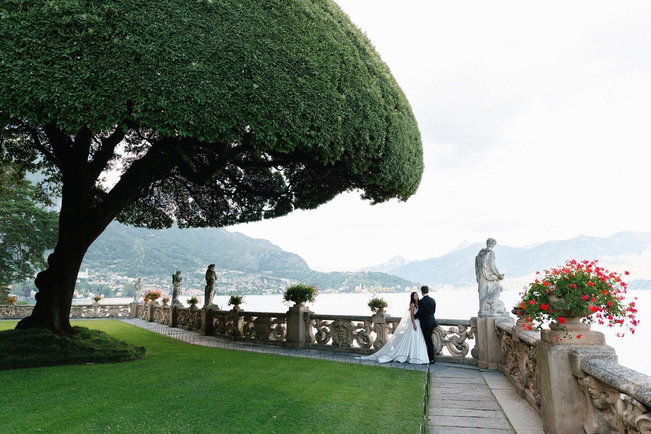 Lily & Zach, Villa del Balbianello. Photographer in Italy Anna Linnik