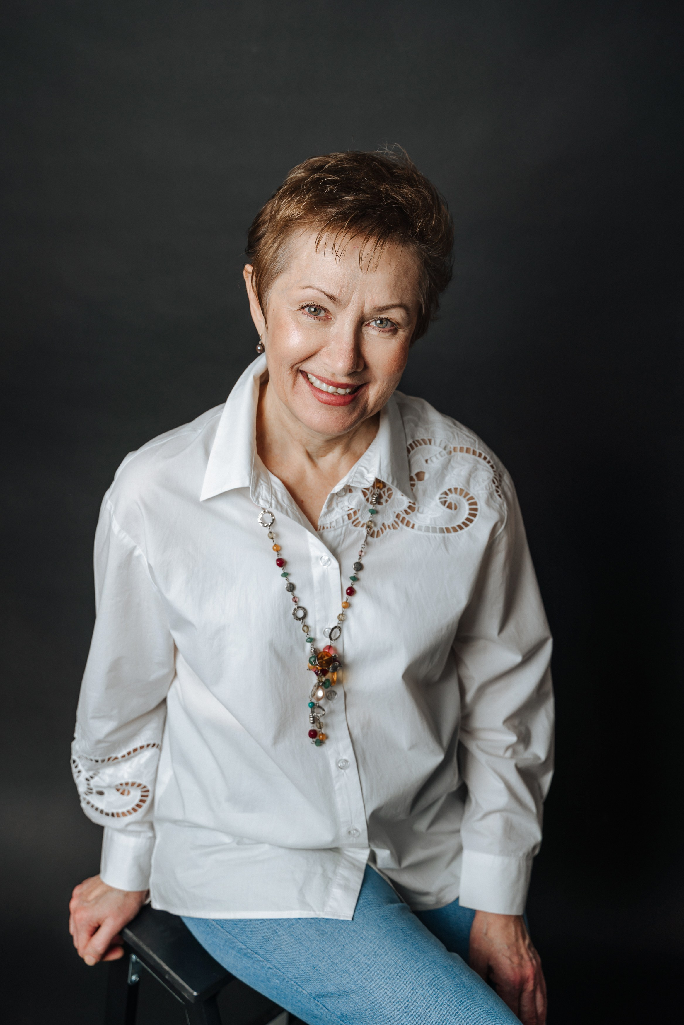 studio family photography, photographer in west drayton, three generations of women, studio photography in west deighton, black photophone, family photographer in london, family photographer in west drayton, professional family photographer, studio photographer