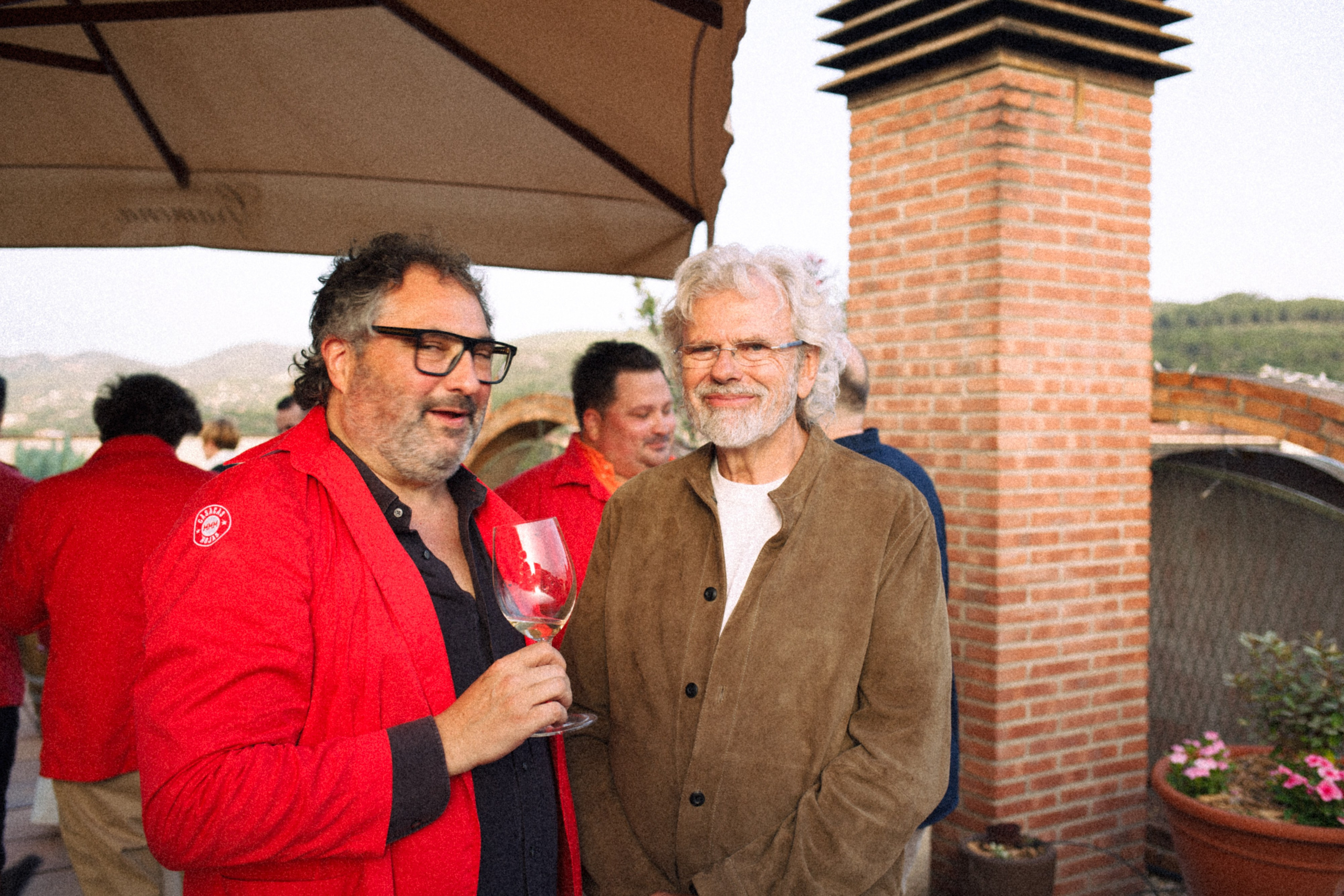 Guest sharing a moment with Jaume Gramona, each holding a glass of wine at the event