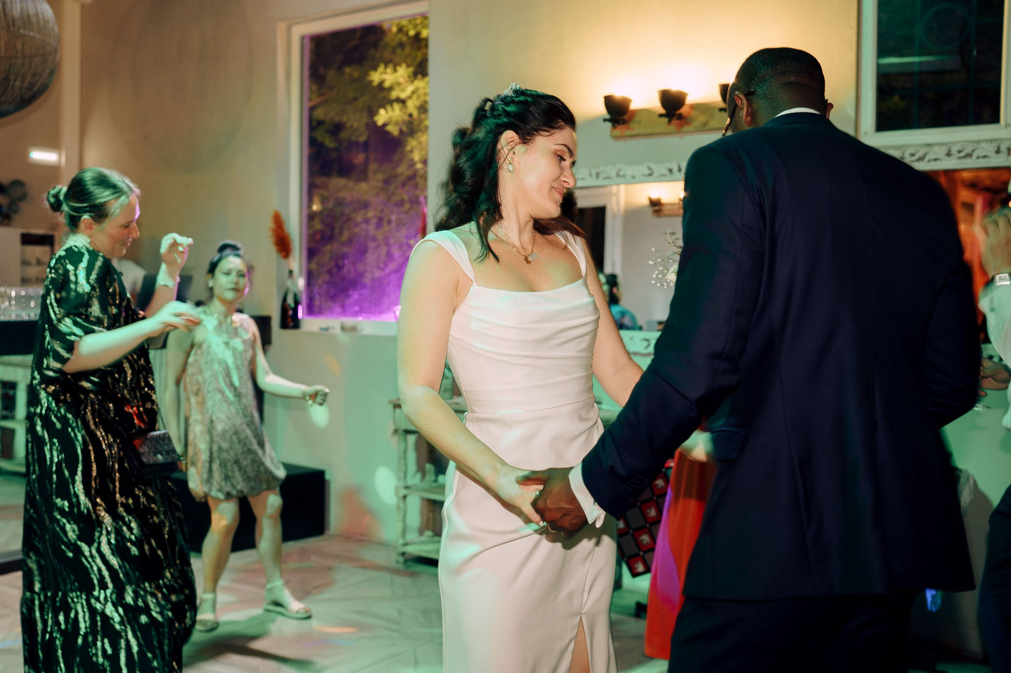 K& F, destination wedding photographer in L’Orangerie de l’Orée du Bois, France