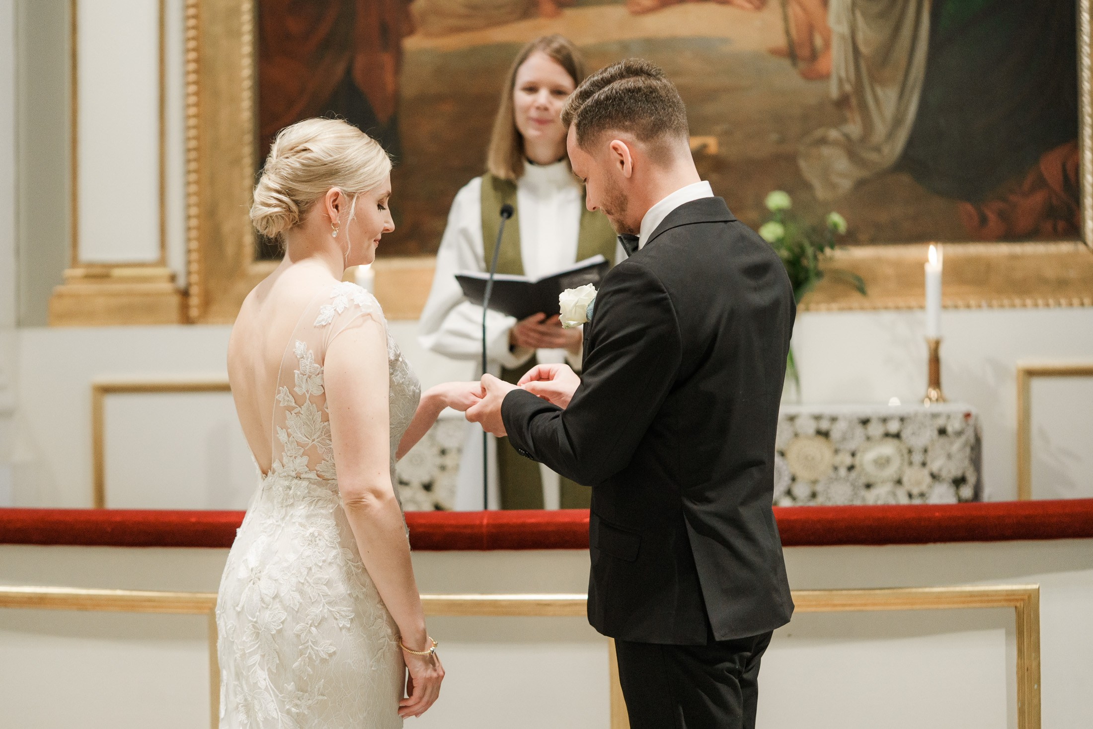 M&P, häävalokuvaus Klaus K, Rake-sali ja Helsingin vanha kirkko