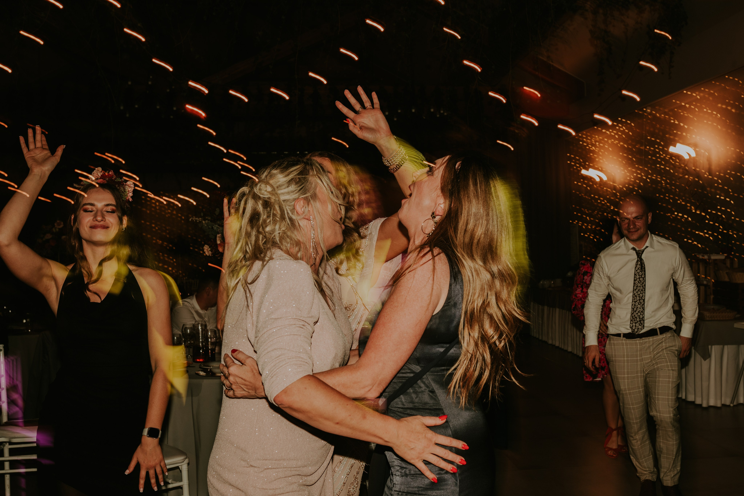 Sala Koralowa w Jaworzu: Opowieść o ślubie Nikoli i Kacpra. Karkowskafoto - fotografia miłości