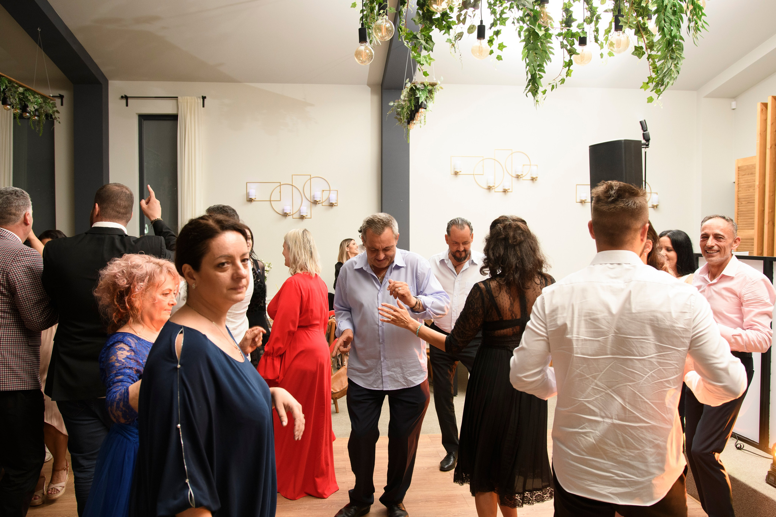 Fotografii Nunta + Botez Ciresul Salbatic. MDimaFotoStudio. Fotograf de nuntă, evenimente private și de familie