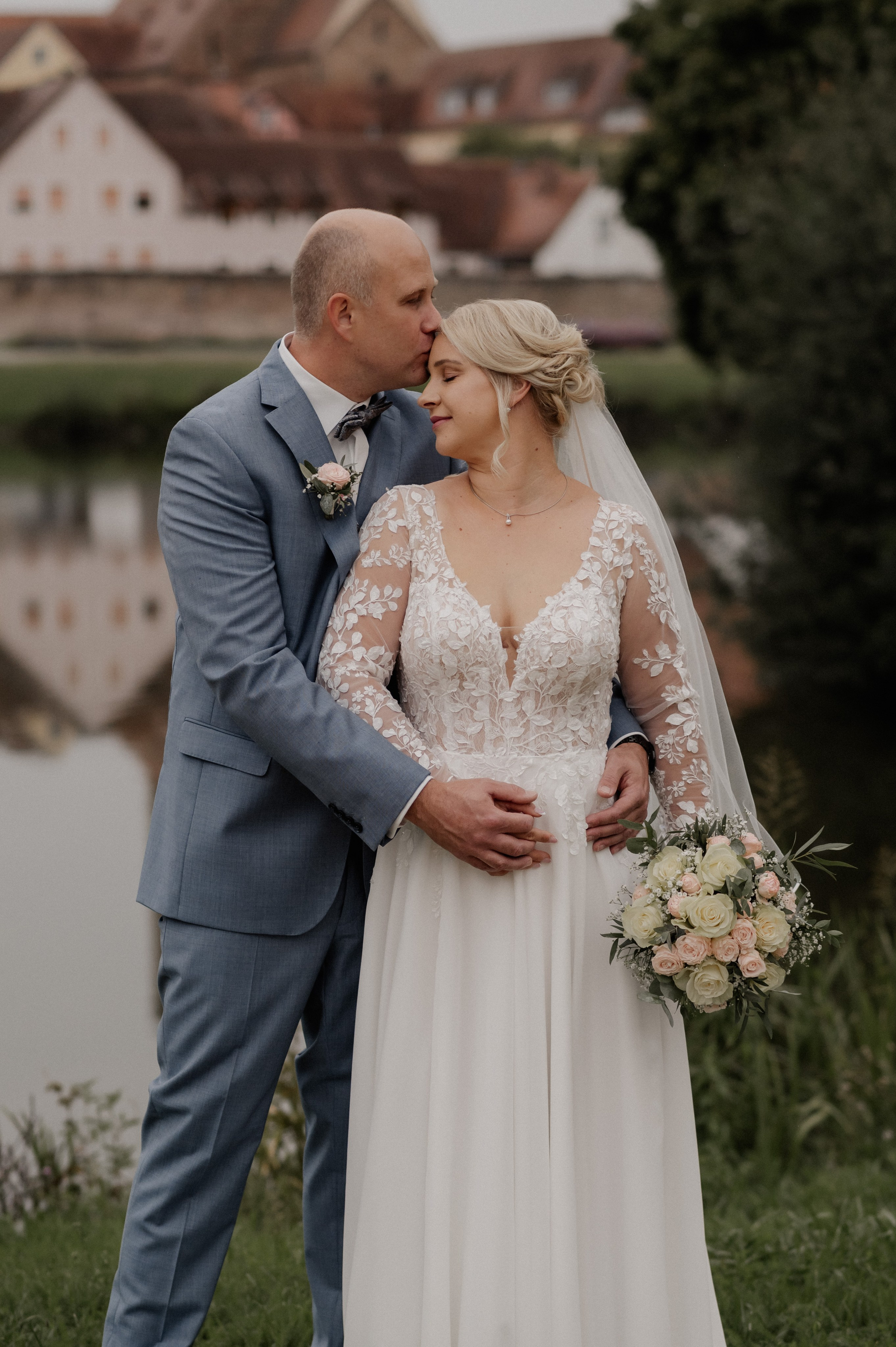 PRE-WEDDING IN WOLFRAMS-ESCHENBACH. Photographer in Nuremberg Irina Mehnert from Ansbach