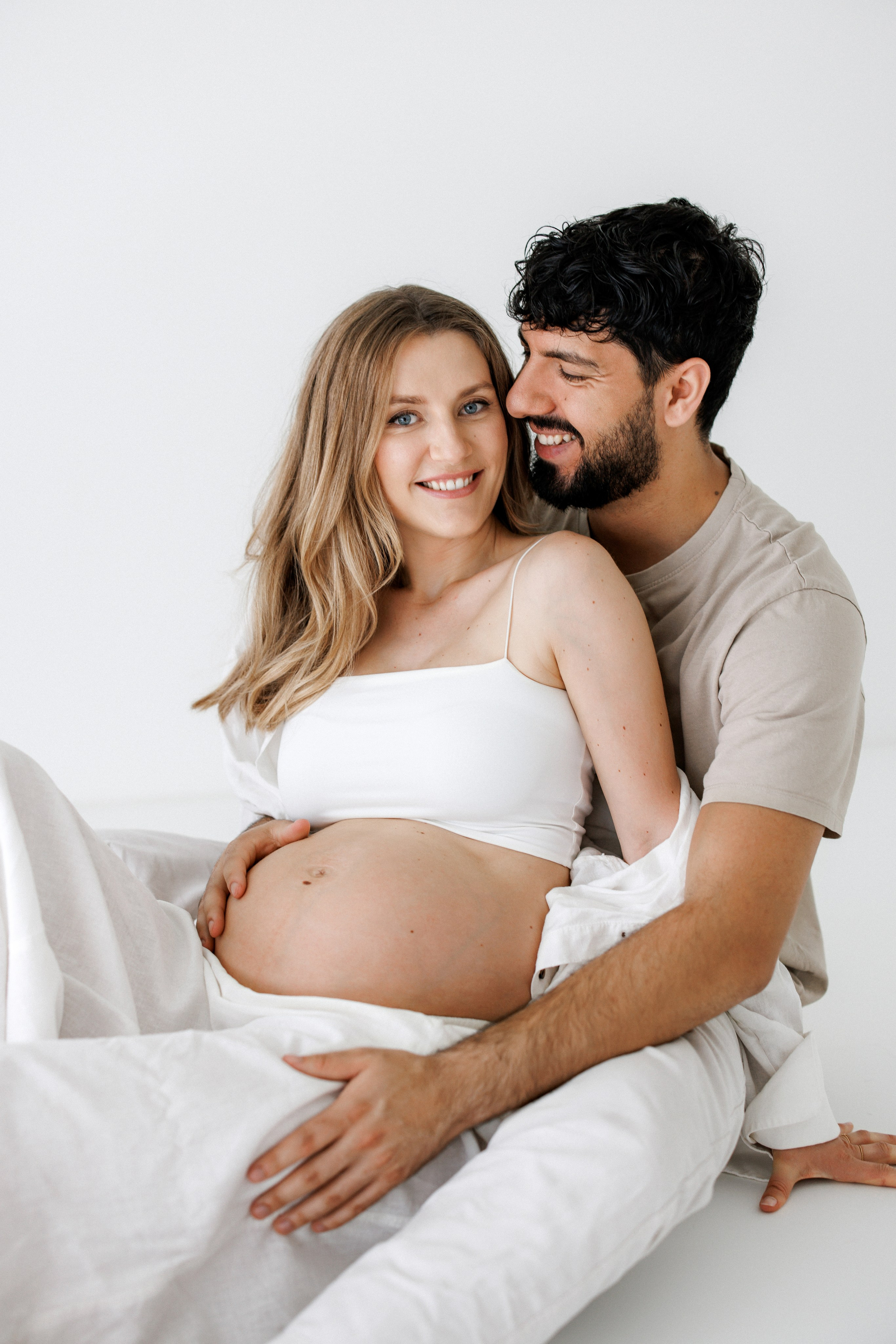 Schwangerschaftsfotografie in der Schweiz — Natürliche & lebendige Babybauchfotos in Zürich & Uster. Wedding and Family Photographer Switzerland and Italy. Valeria Diaz