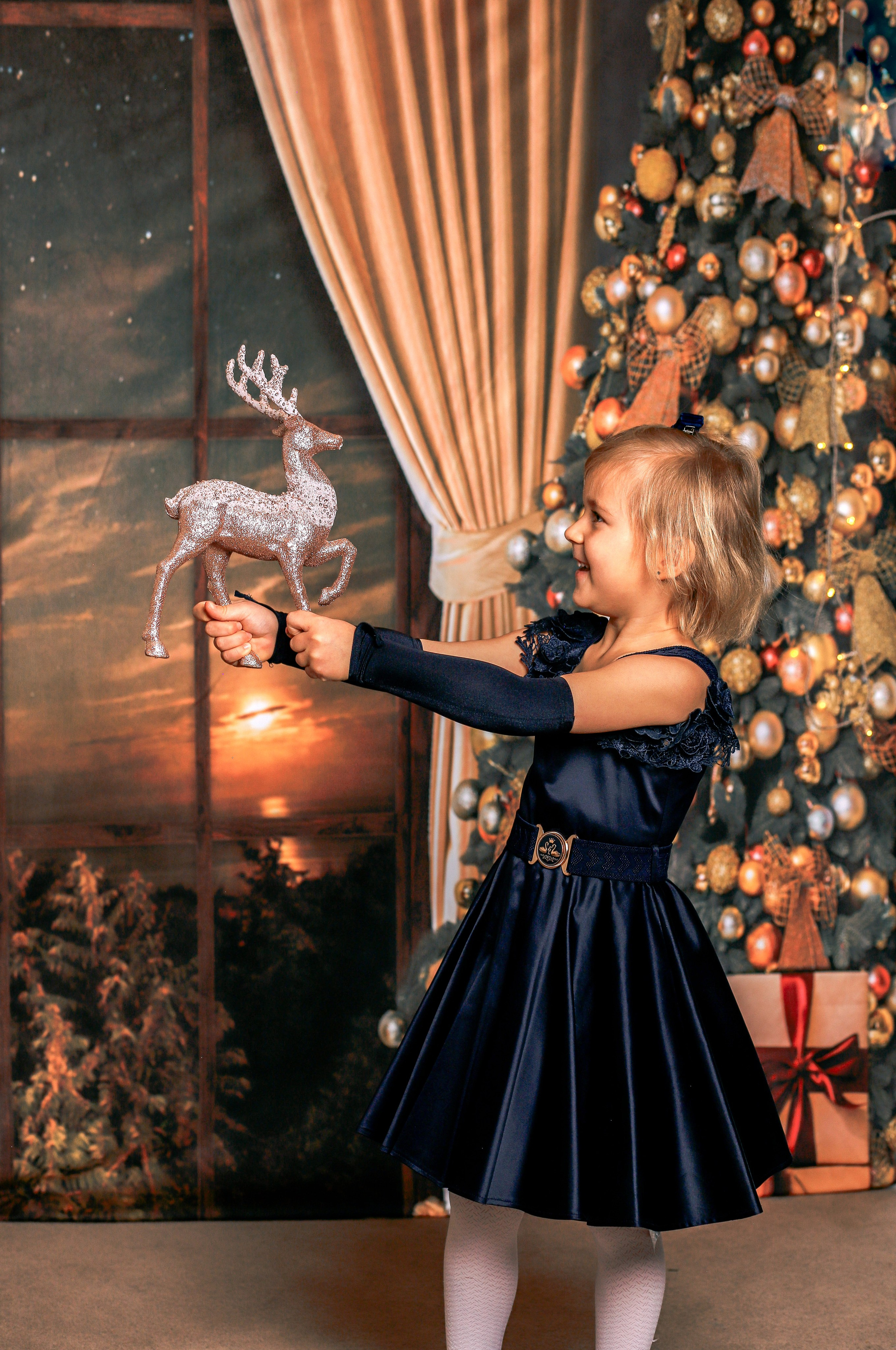 Christmas backdrop. Family & children’s photographer in Herts & West London Iryna Blair