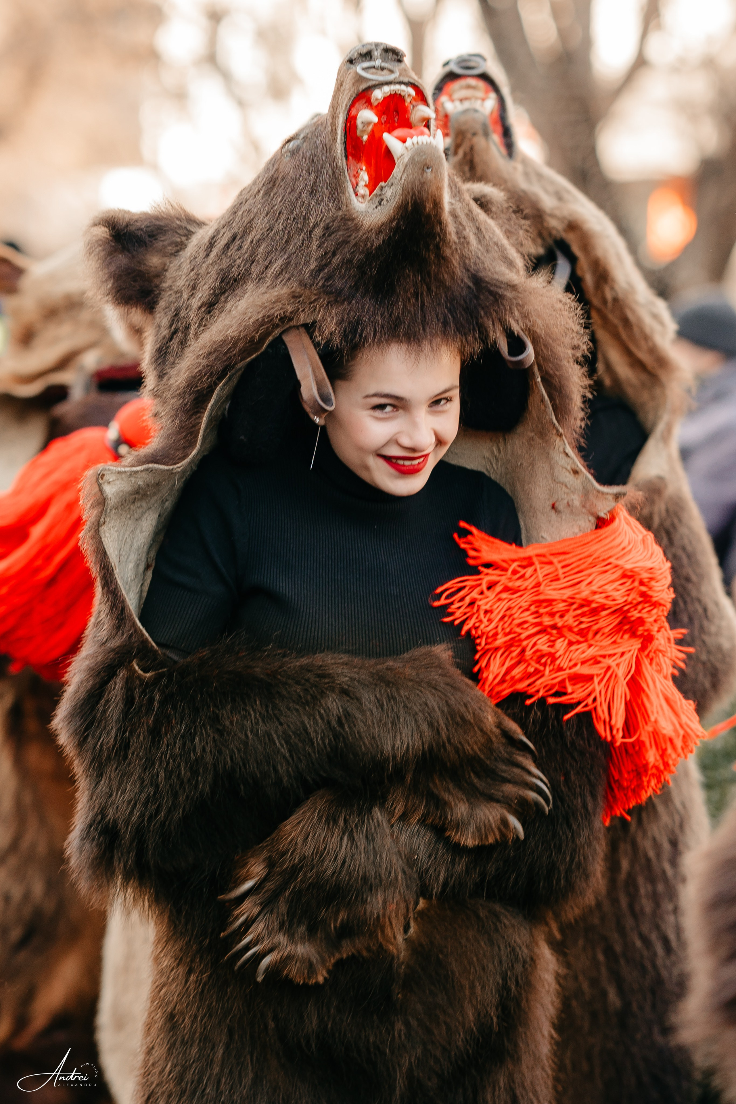 Ediția a XXVII-a a Festivalului de Datini și Obiceiuri Strămoșești Comănești. Raw Studio. Fotograful tau de nunta!