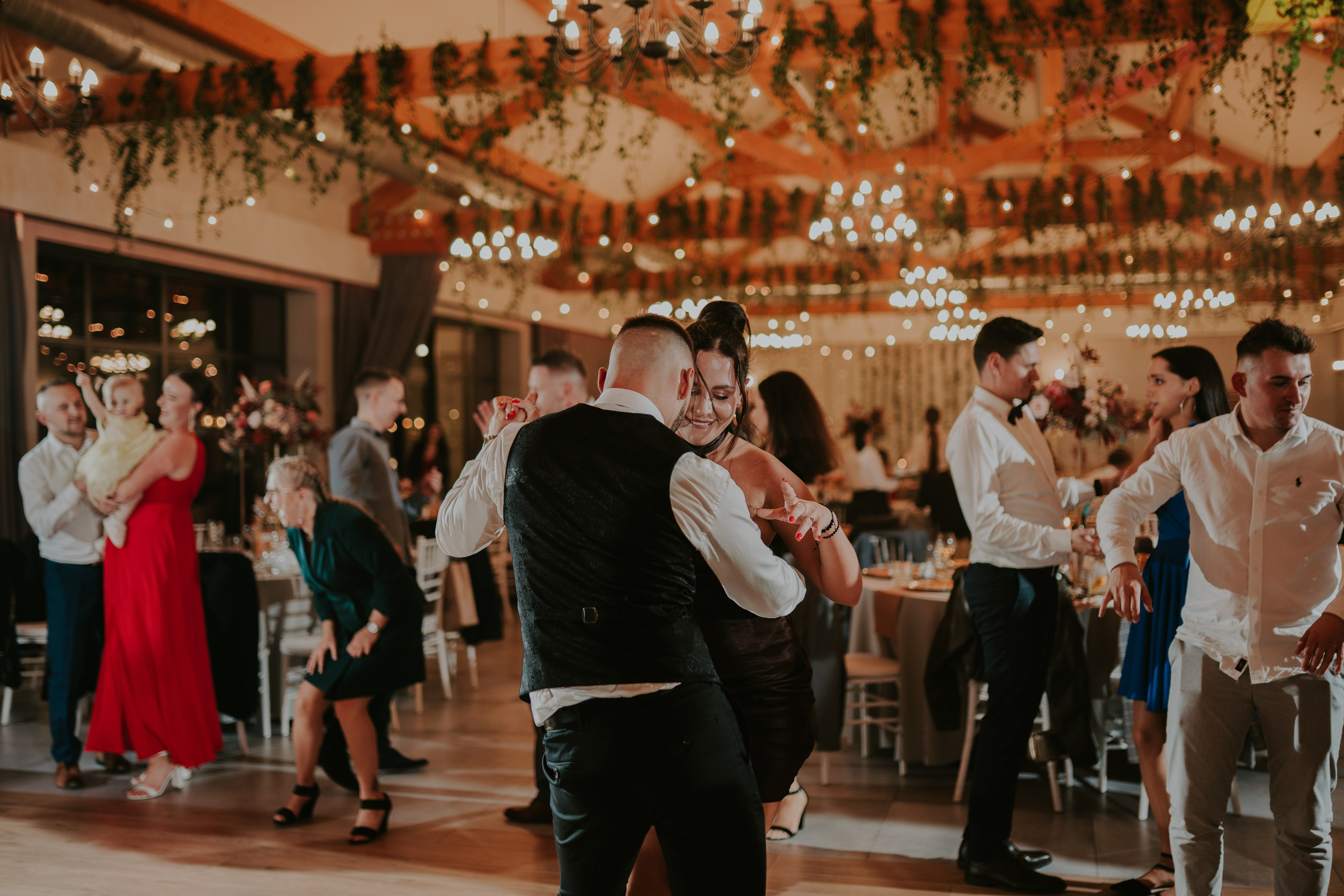 Sala Koralowa w Jaworzu: Opowieść o ślubie Nikoli i Kacpra. Karkowskafoto - fotografia miłości