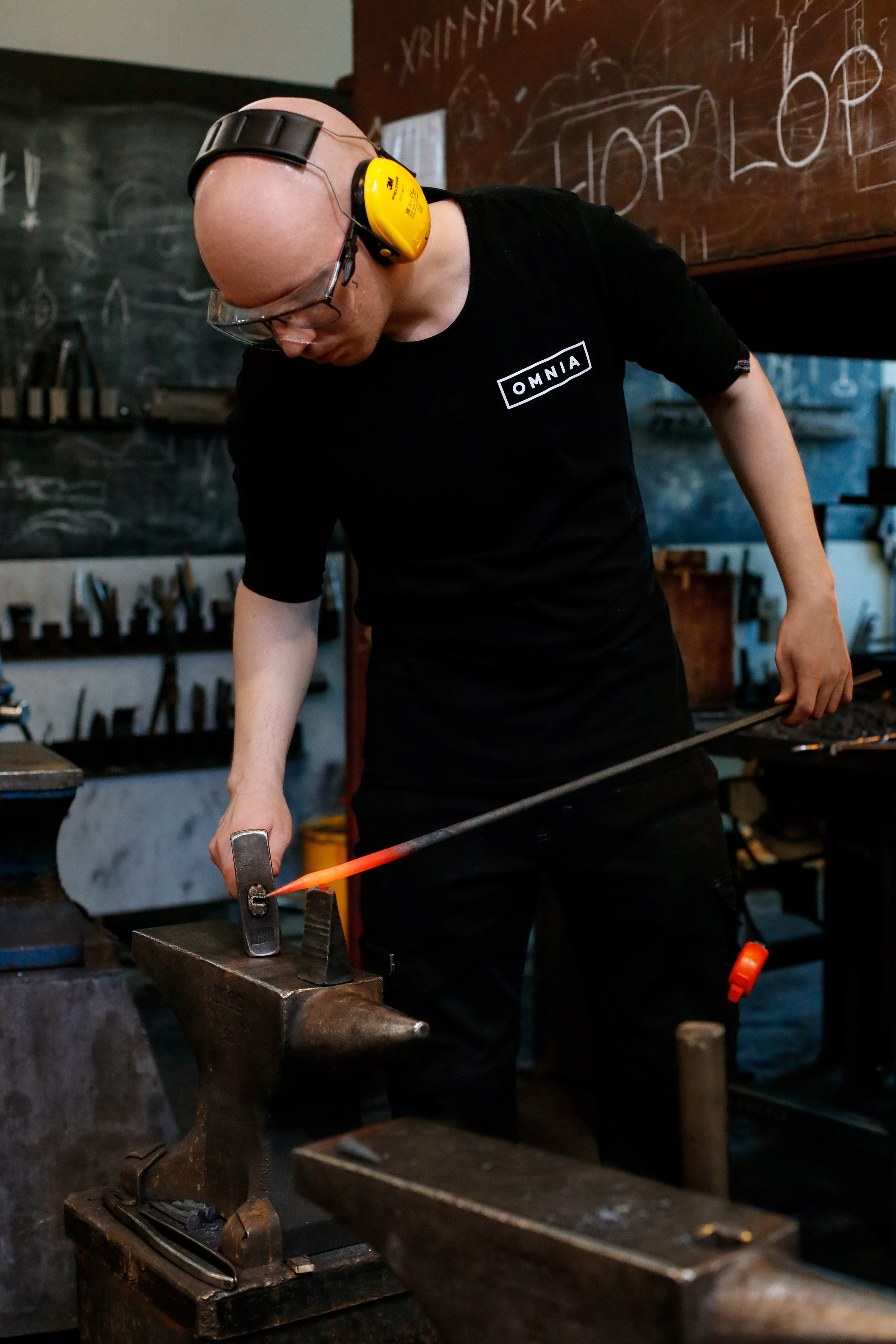 Metalli- ala. Ekaterina Mansur, muotokuvafotografi Suomessa (Helsingissä ja Uudellam