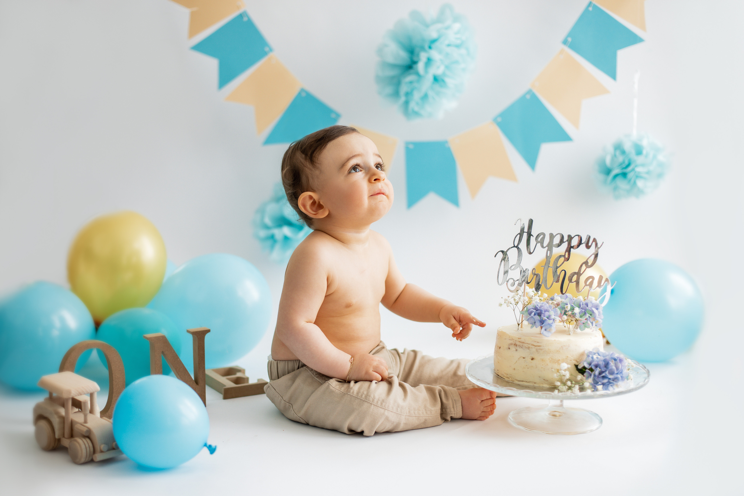 Cake smash 1v kuvaus. Valokuvaaja Itä-Uudellamaalla Viktoria photography