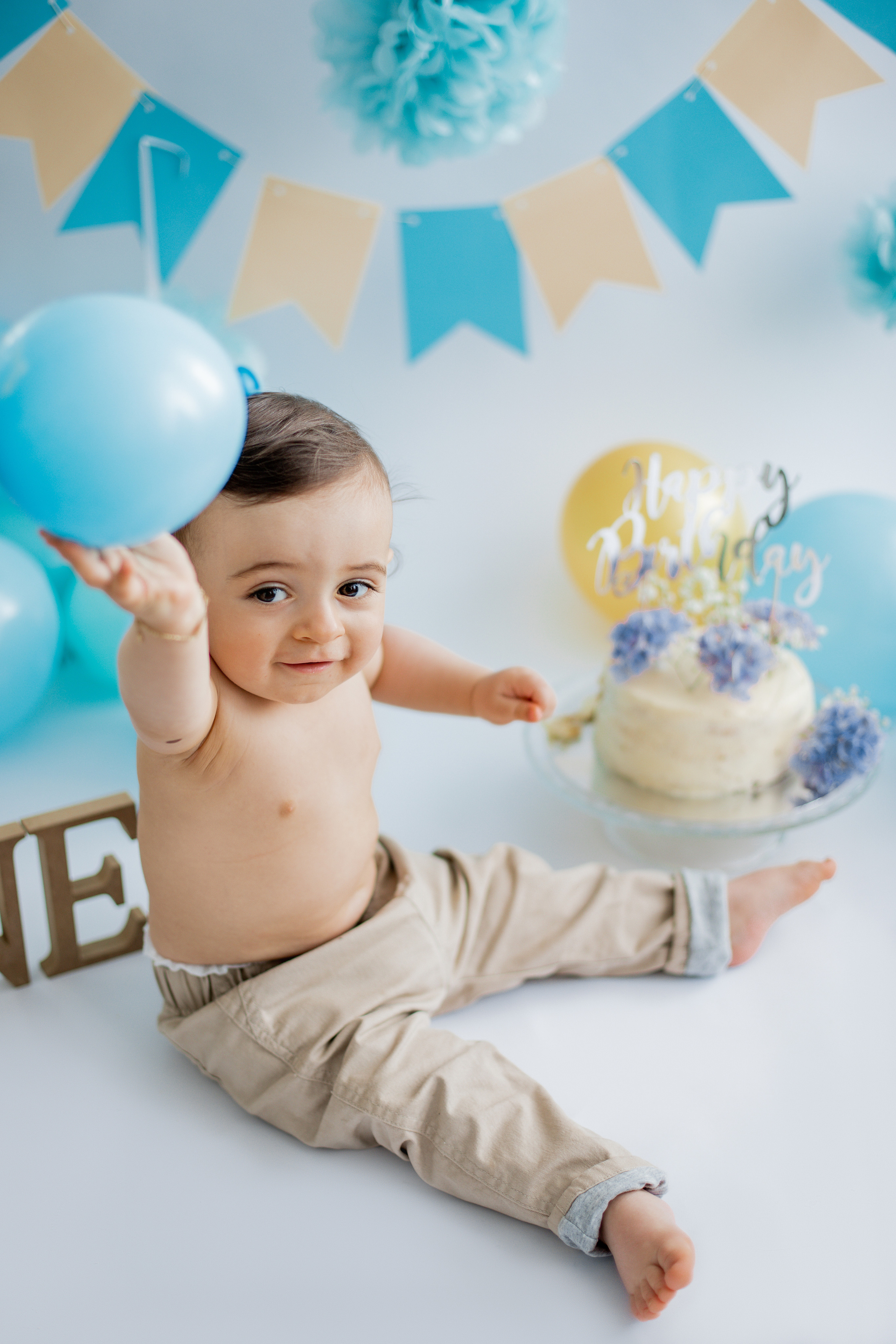 Cake smash 1v kuvaus. Valokuvaaja Itä-Uudellamaalla Viktoria photography