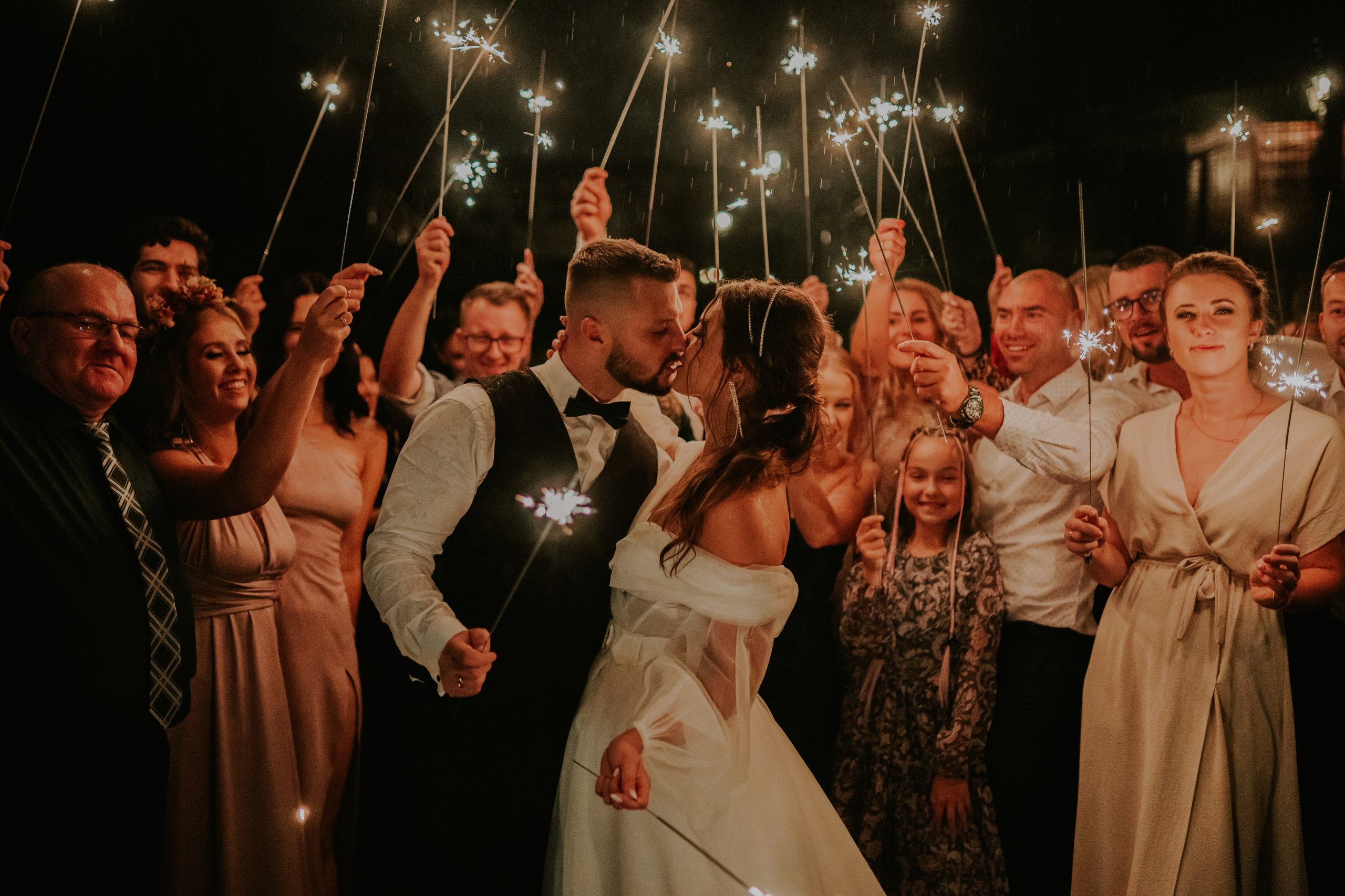 Sala Koralowa w Jaworzu: Opowieść o ślubie Nikoli i Kacpra. Karkowskafoto - fotografia miłości