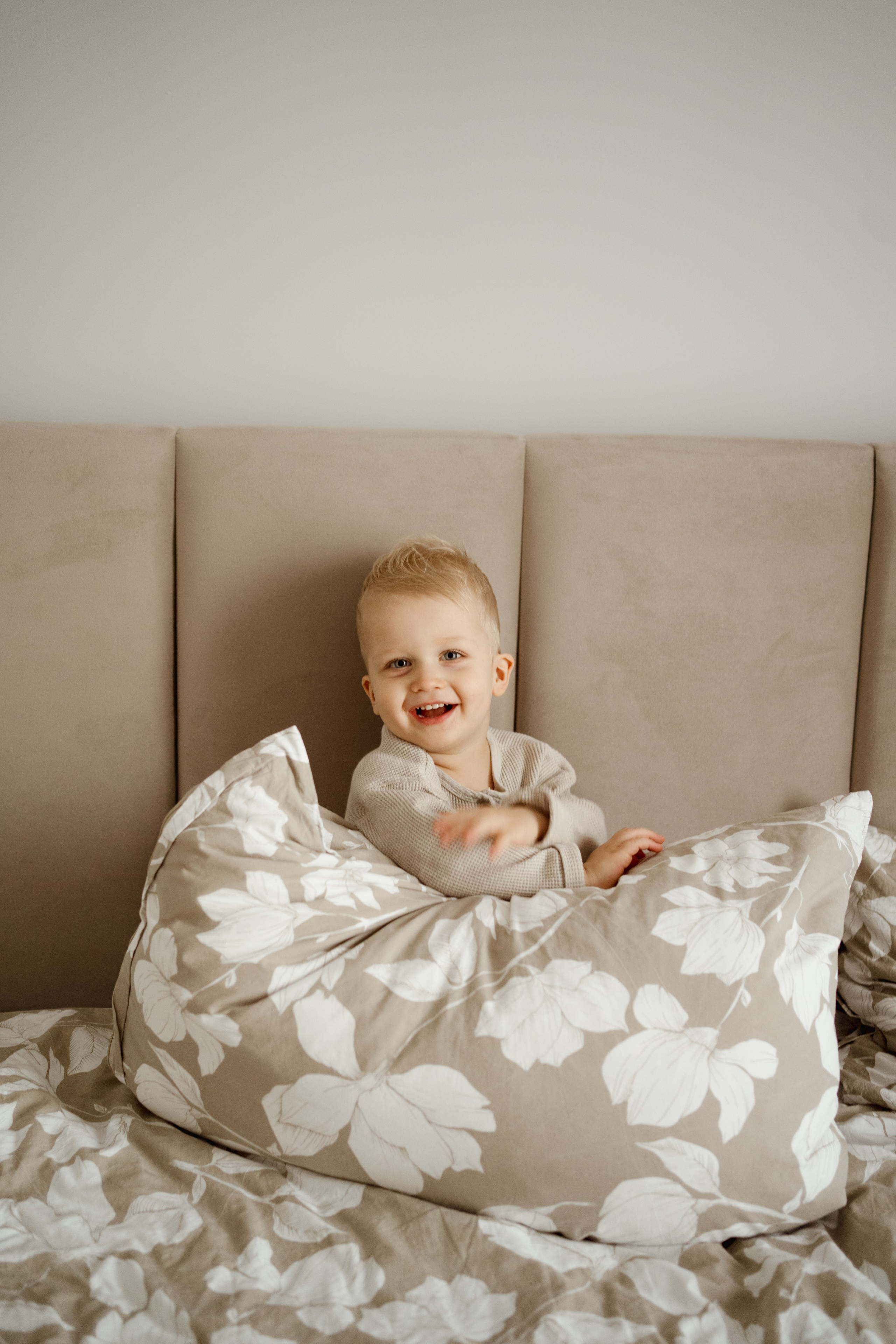 Sesja noworodkowa w domu. Fotograf Łódź - sesja ciążowa, noworodkowa, dziecięca. Studio w Łodzi