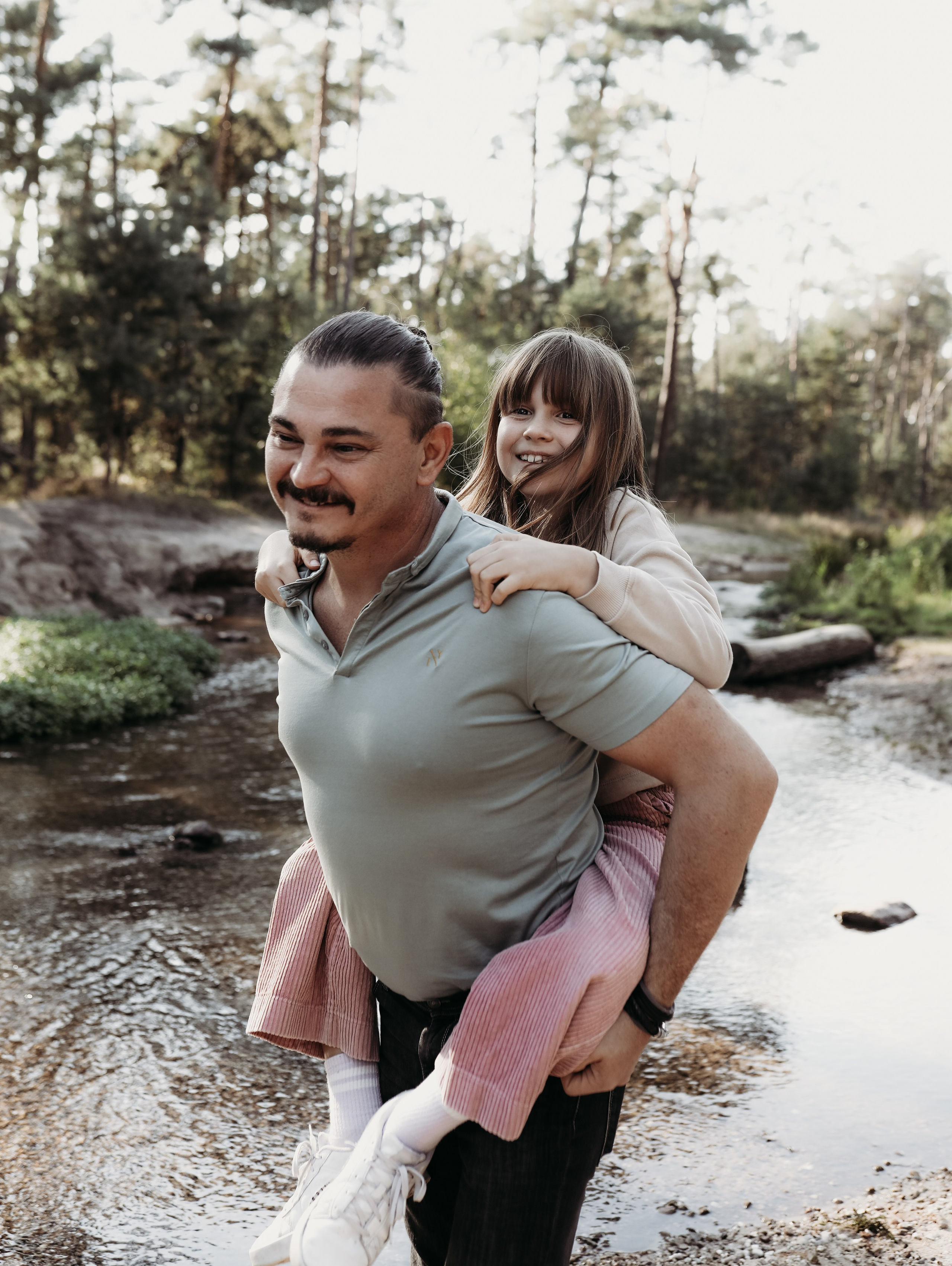 Family Fotoshooting authentisch in Haßloch. Hochzeitsfotograf und Familienfotograf in Neustadt an der Weinstraße, Haßloch, Ludwigshafen, Speyer und Landau - Ekaterina Seoud
