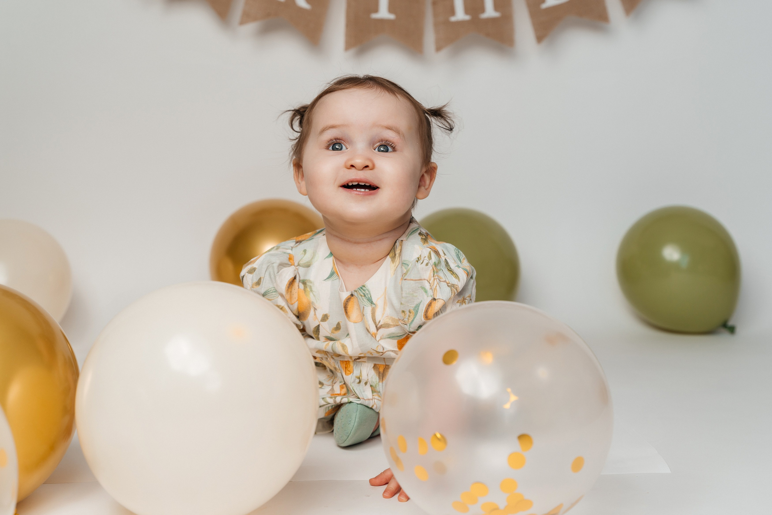Studio photoshoot for Valentina 1 year old girl. Photographer in England Ekaterina Romanova