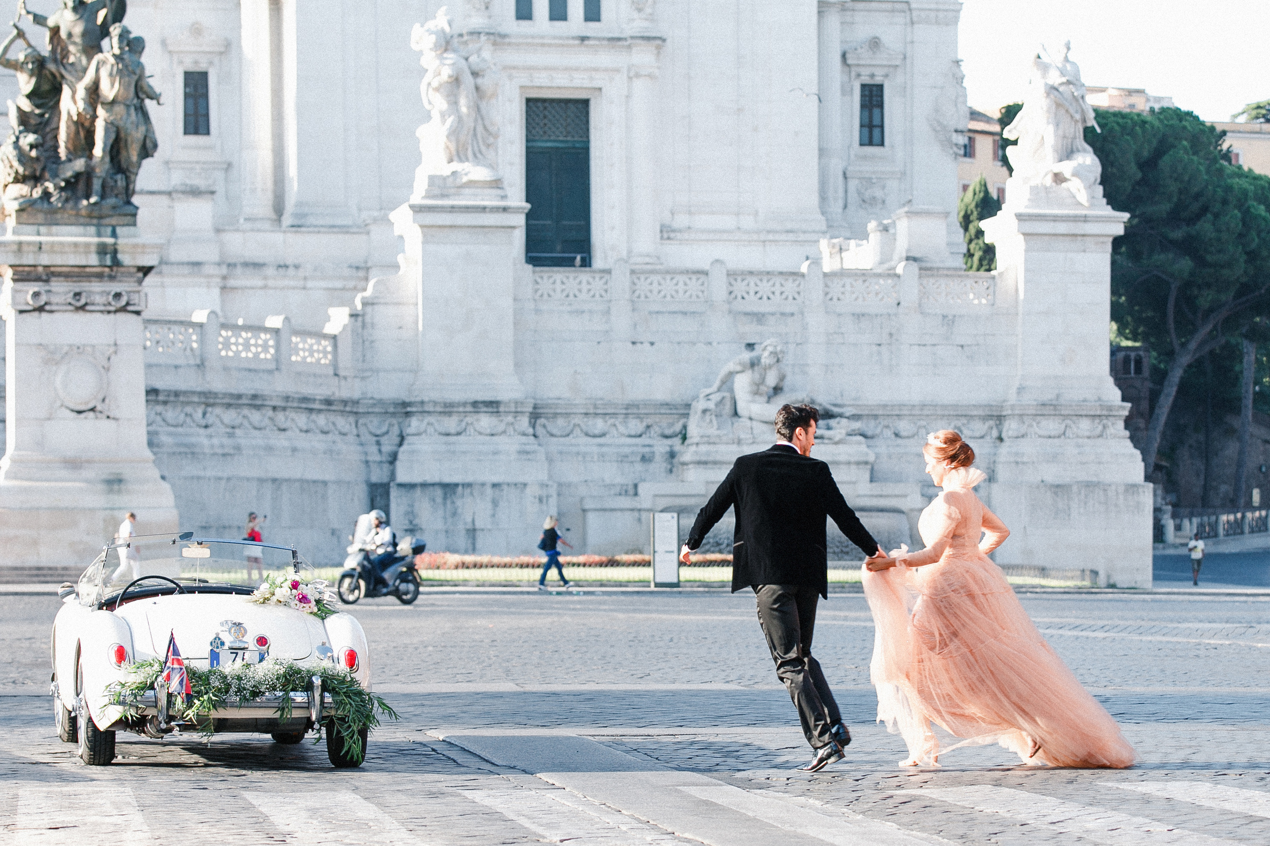Rome Piazza Venezia & Coliseum Love Story. Iurkovski PHOTOGRAPHY in Europe. Luxury destination weddings and events