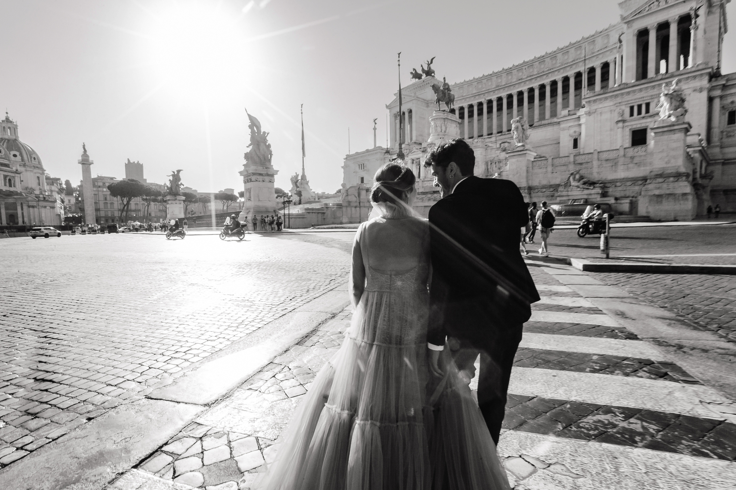 Rome Piazza Venezia & Coliseum Love Story. Iurkovski PHOTOGRAPHY in Europe. Luxury destination weddings and events