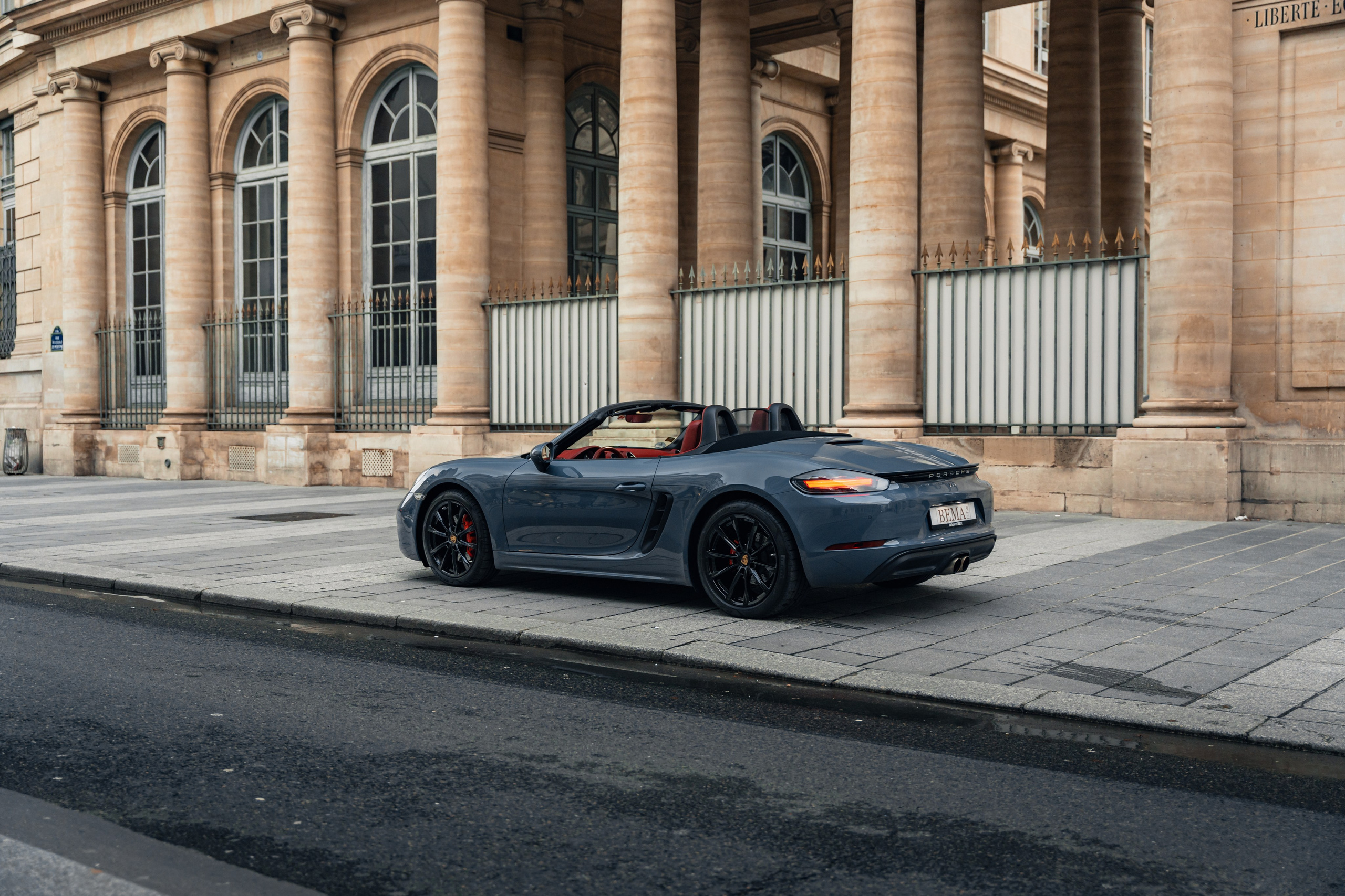 Porsche 718 Boxster. Photographer in Paris — Vitalii Motruk