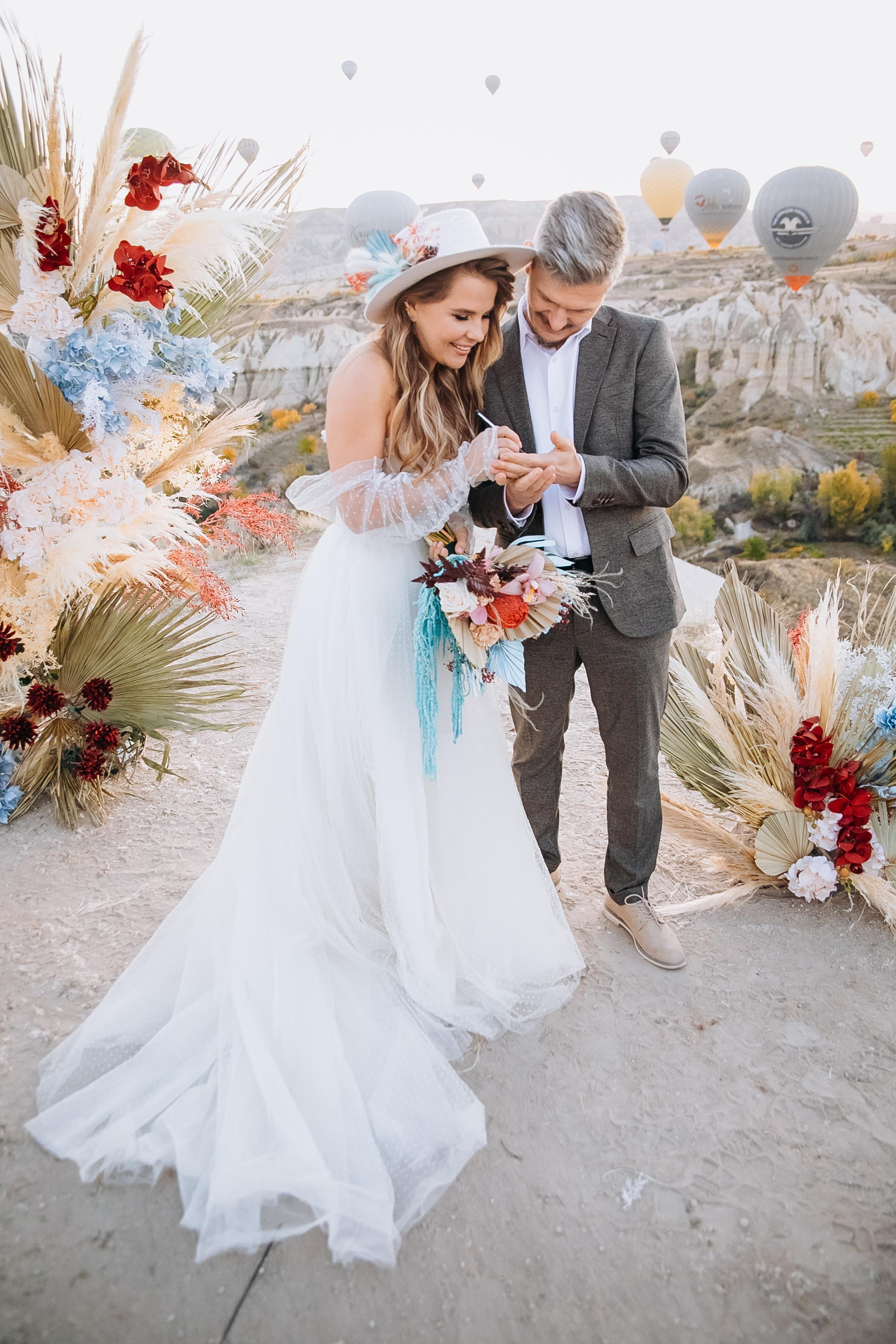 Aleksandr & Natalia — Cappadocia 10 Year Wedding Anniversary. Iurkovski PHOTOGRAPHY in Europe. Luxury destination weddings and events
