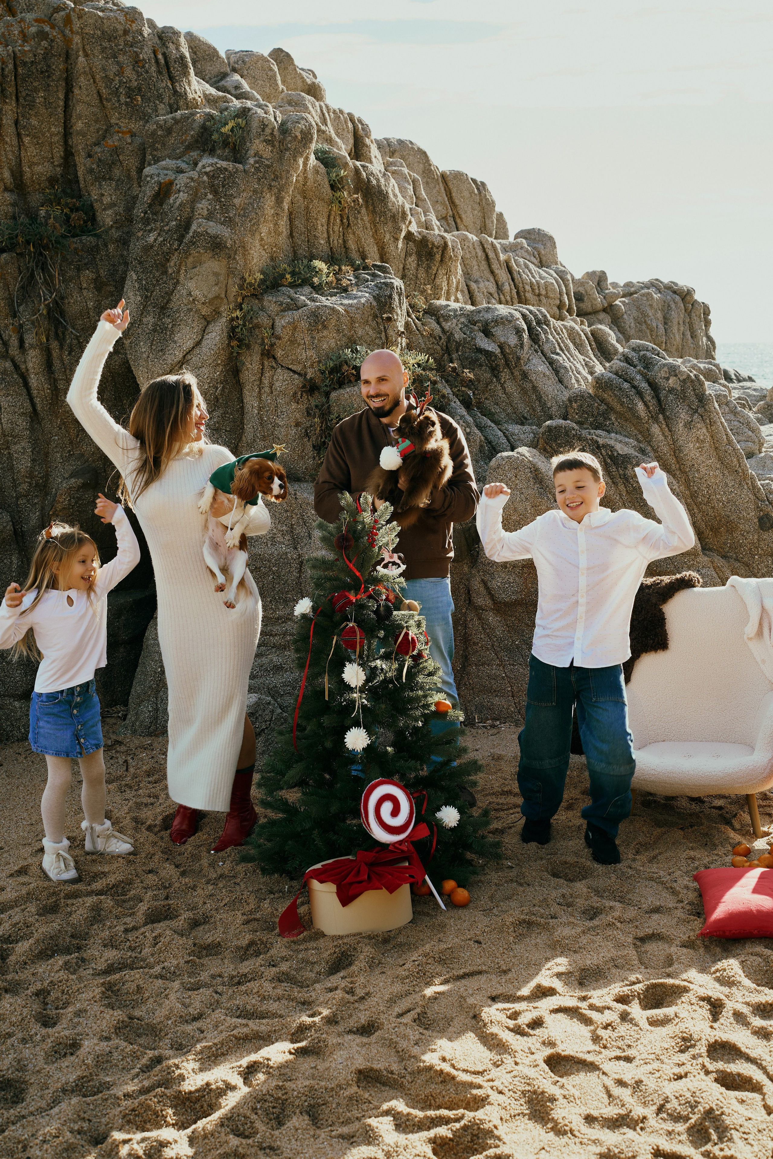 Елка на пляже. Веселая компания. Фотограф в Барселоне Жанна Захарченко