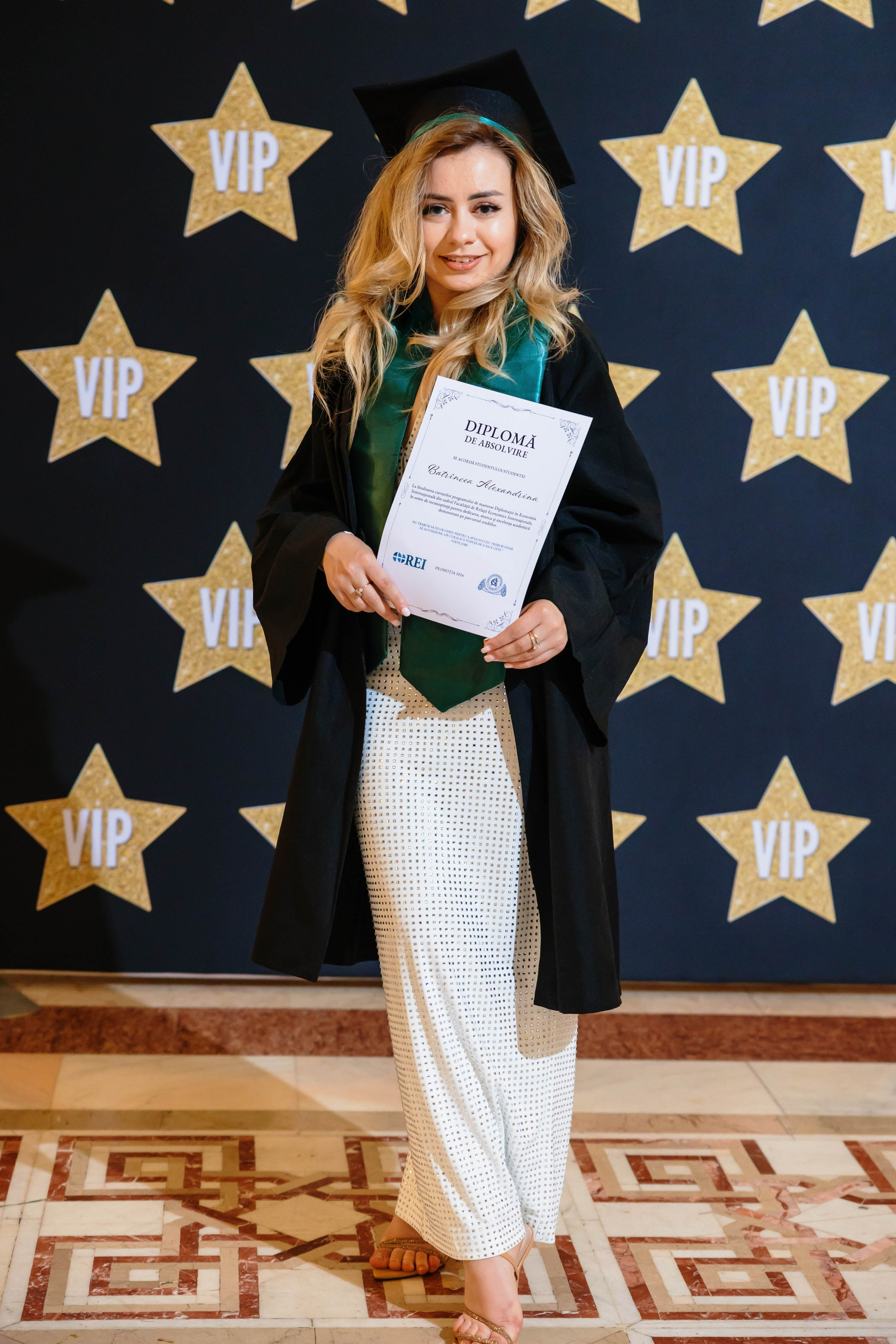 Festivitate de absolvire Universitatea ASE. MDimaFotoStudio. Fotograf de nuntă, evenimente private și de familie