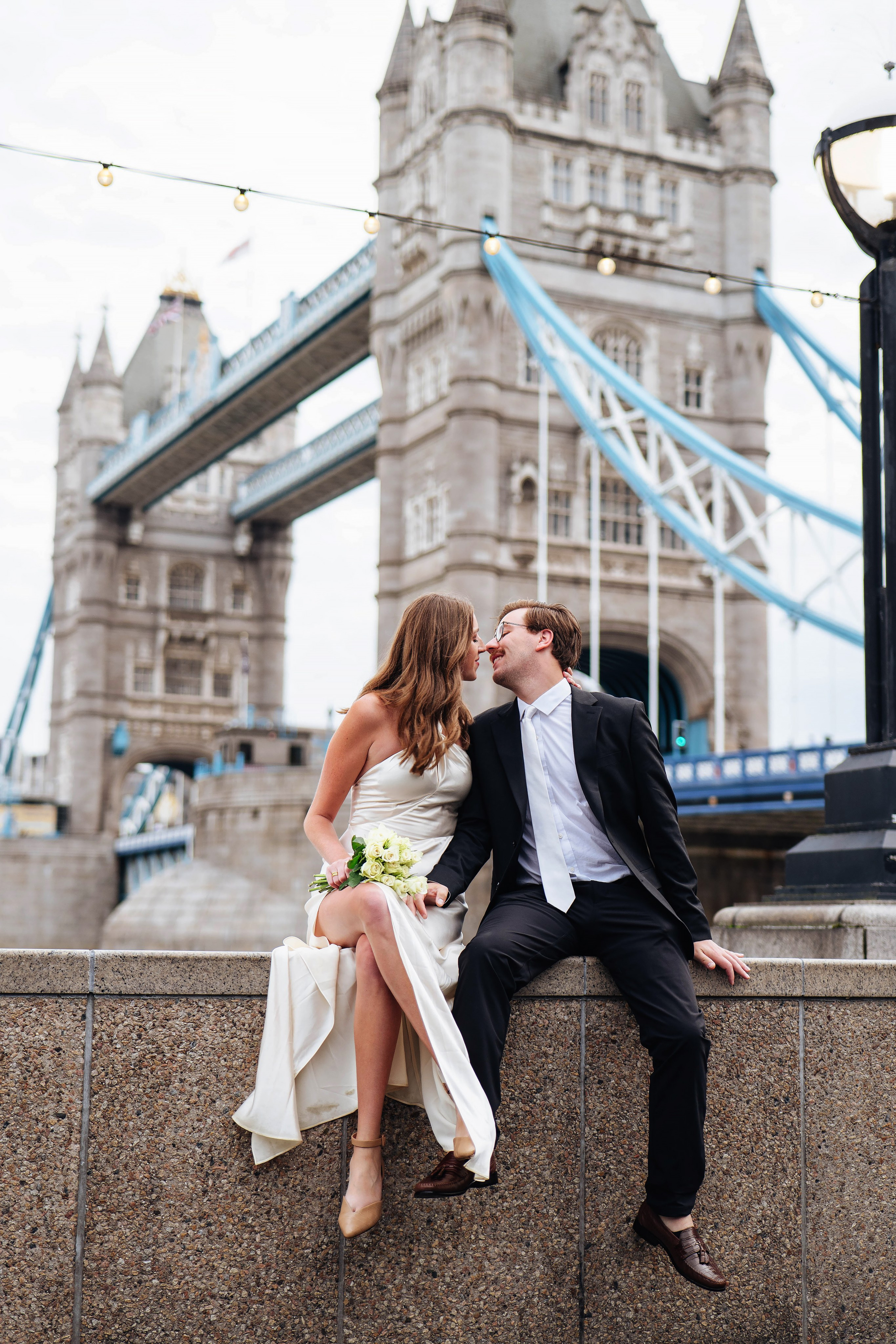 Love near Tower. Wedding and family photographer in London