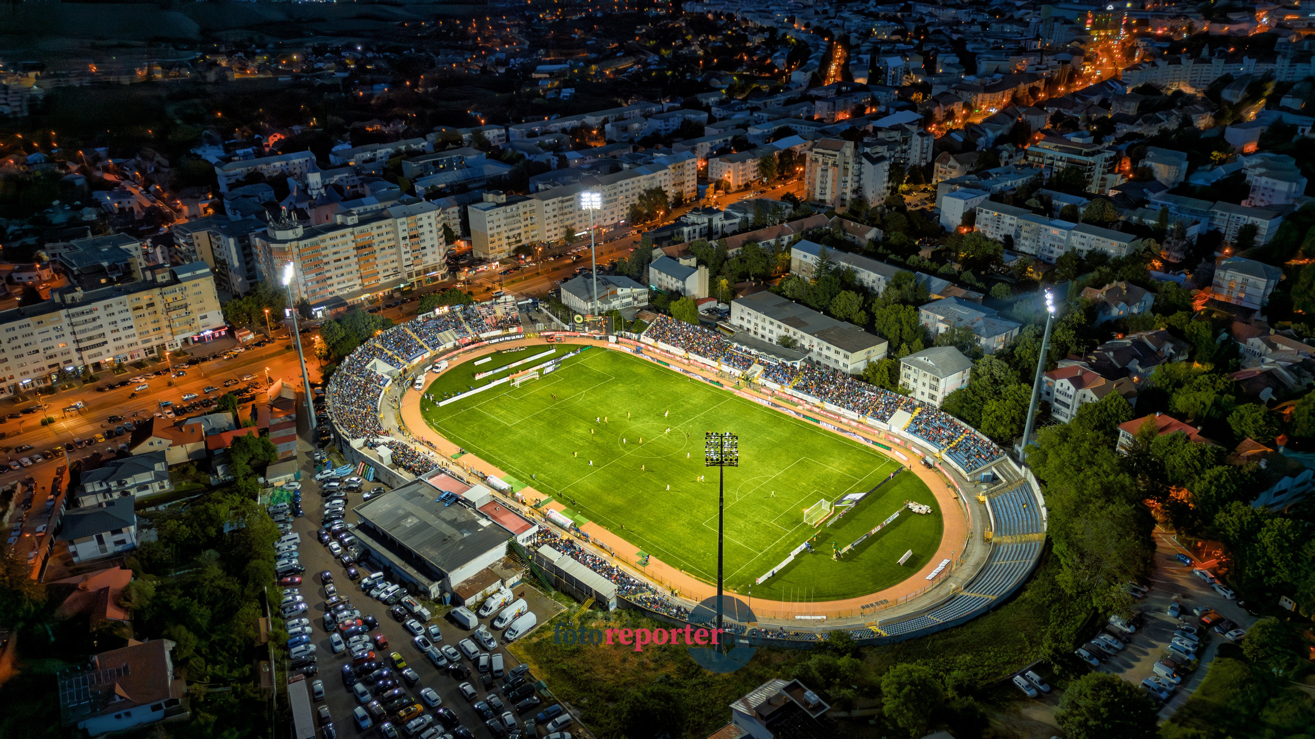 Galerie Foto: FC Botoșani vs. CS Mioveni - Pe 17 mai 2024, am fost martorii unei partide incredibile între FC Botoșani și CS Mioveni, în prima manșă a barajului pentru evitarea retrogradării. În fața unui stadion plin de emoție și speranță, echipa noastră a obținut o victorie importantă, cu un gol marcat de Aldair în minutul 93. 💪 *FC Botoșani 1-0 CS Mioveni*⚽️ Urmăriți momentele cheie ale meciului și bucuria suporterilor în această galerie foto! Pregătiți-vă pentru meciul de retur de pe 24 mai, când vom lupta din nou pentru a rămâne în prima ligă.#FCBotoșani #CSMioveni #BarajRetrogradare #ForzaBotoșani 