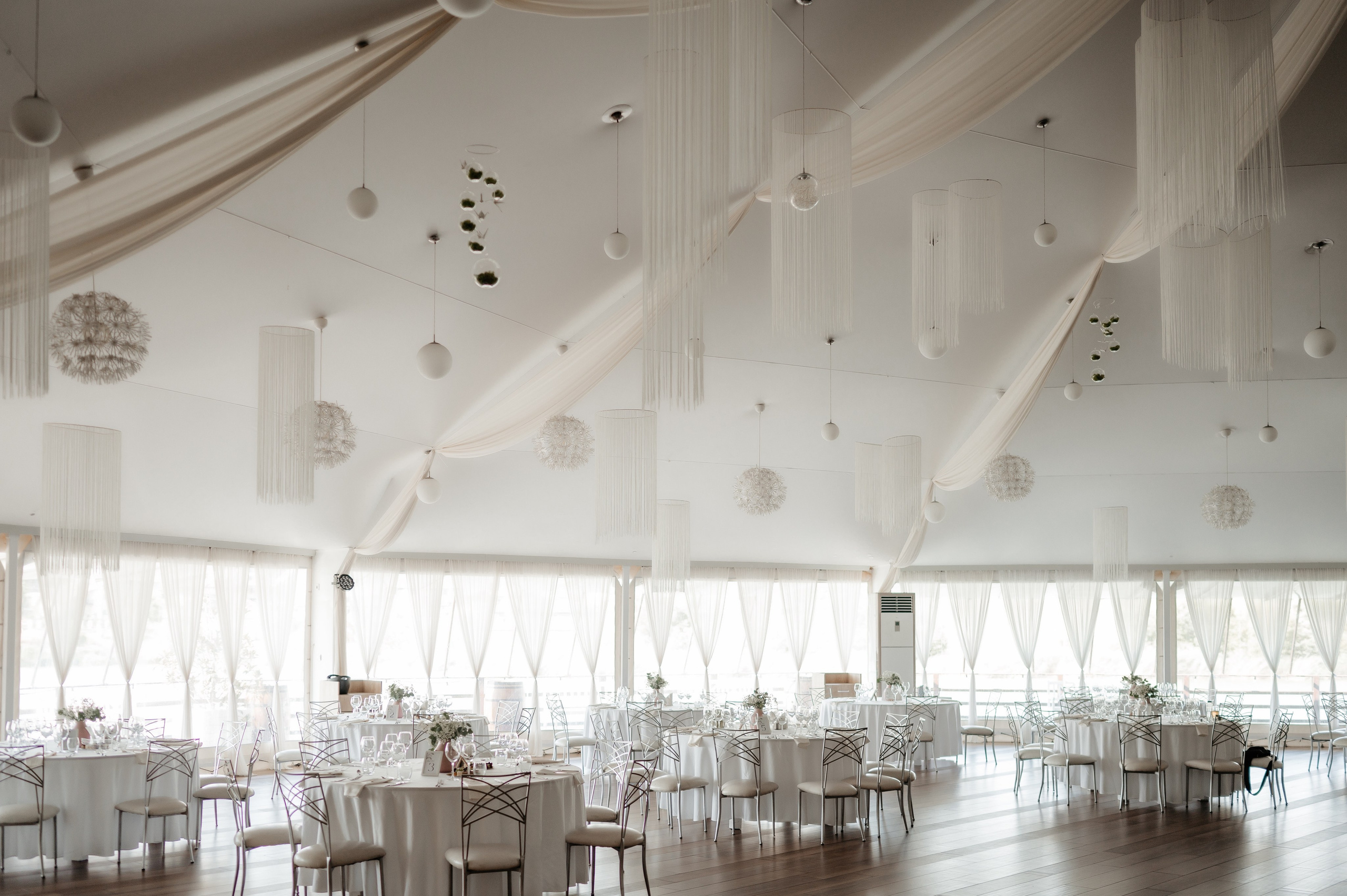 Cununie civila in aer liber si sedinta foto de cuplu. Proud Vision Weddings | Wedding Photography & Film — Servicii profesionale Foto Video Nunta Iasi