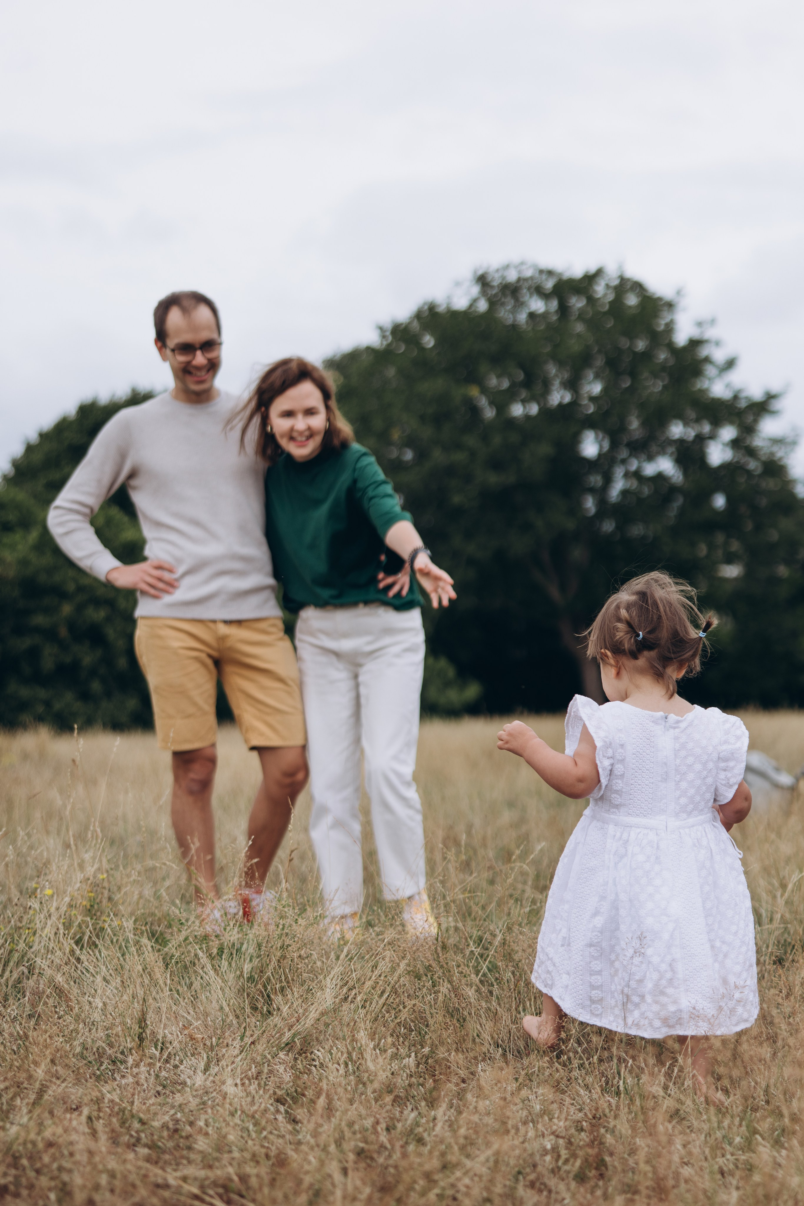 Milena with parents (Greenwich Park). Anastasia Klink, Photographer in London