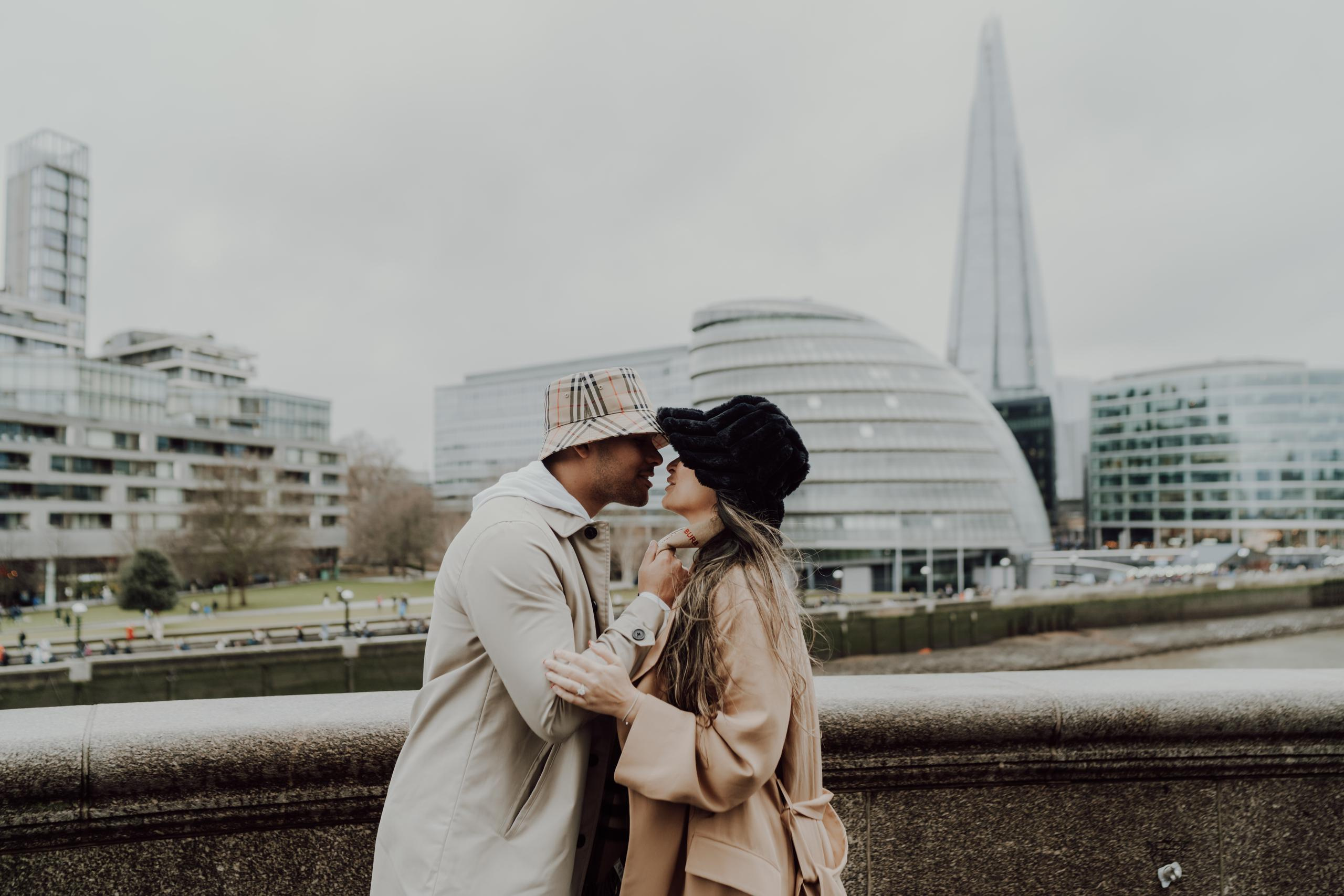 Rainy photo walk by Tower Bridge. London portrait and family photographer
