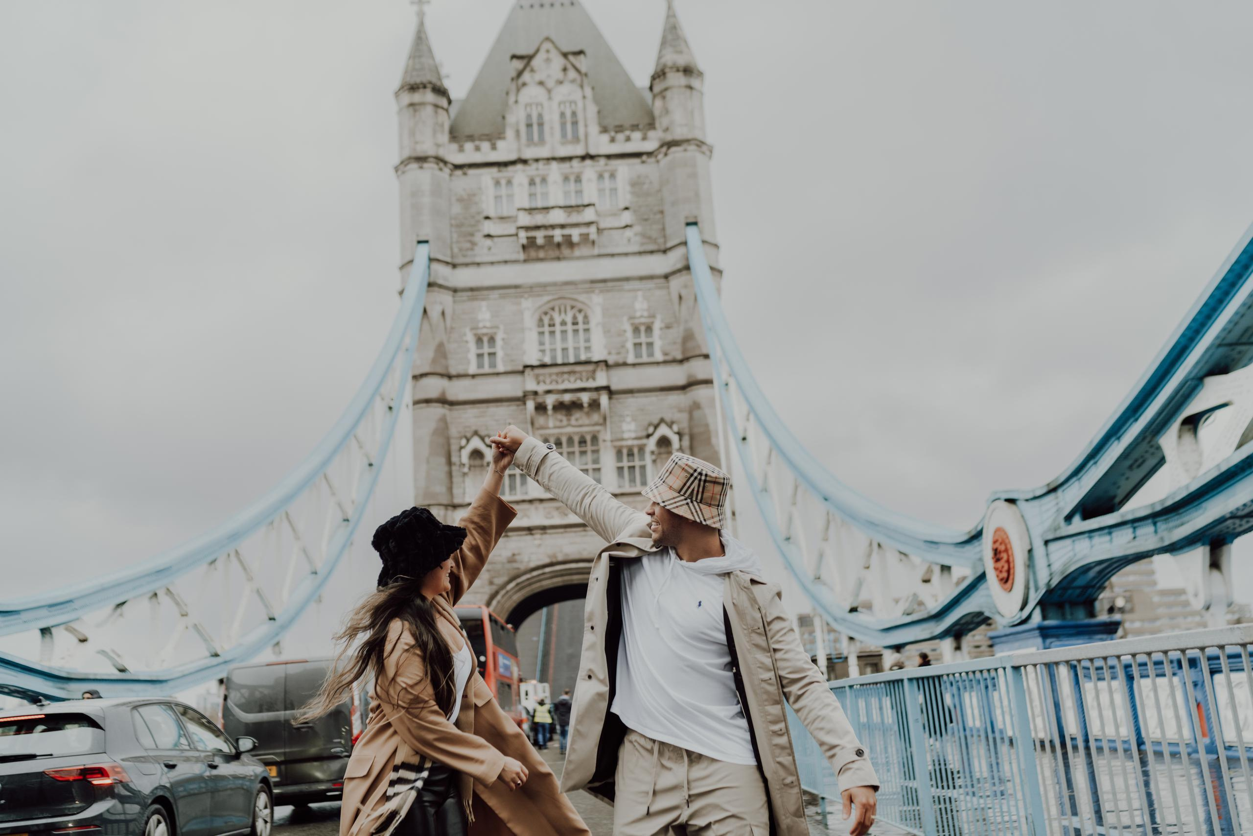 Rainy photo walk by Tower Bridge. London portrait and family photographer