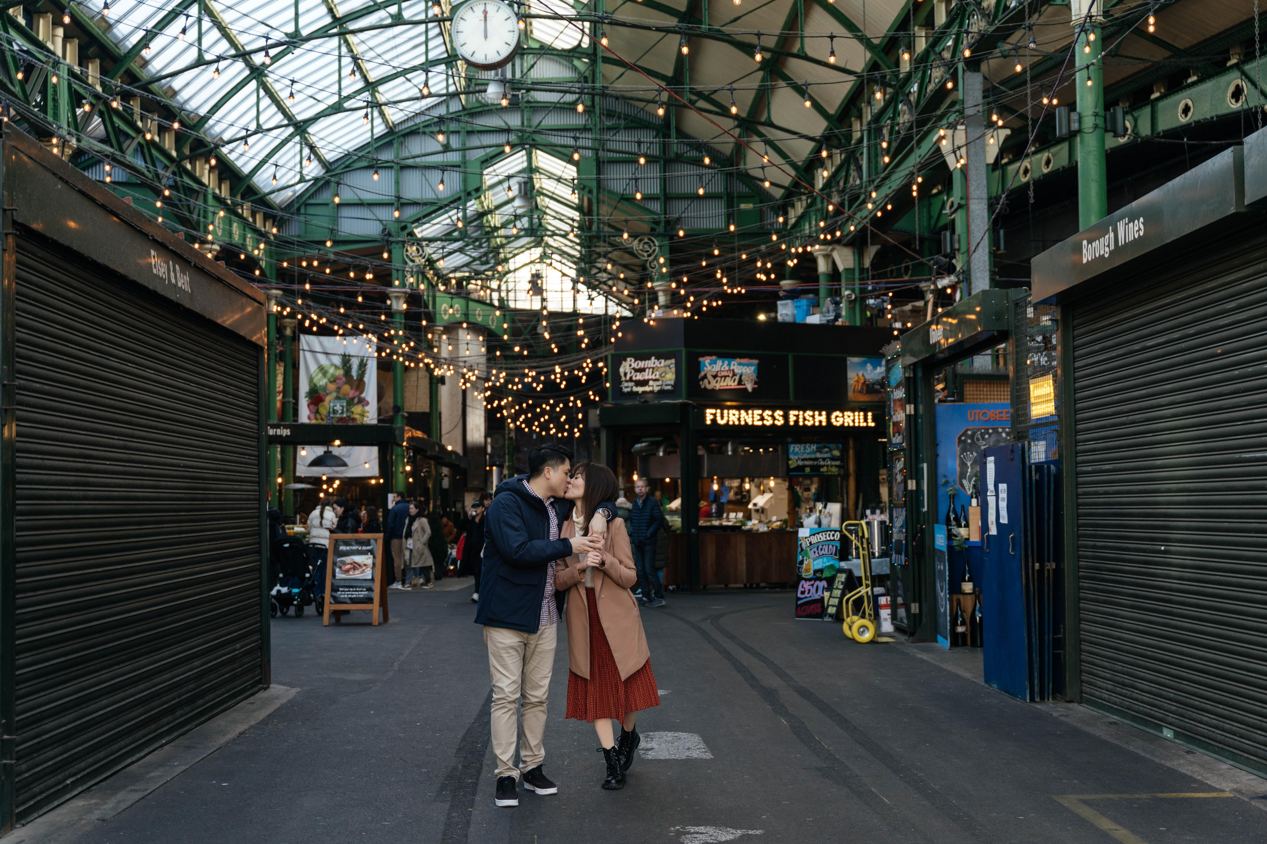 Foggy Hornung by Tower Bridge. London portrait and family photographer