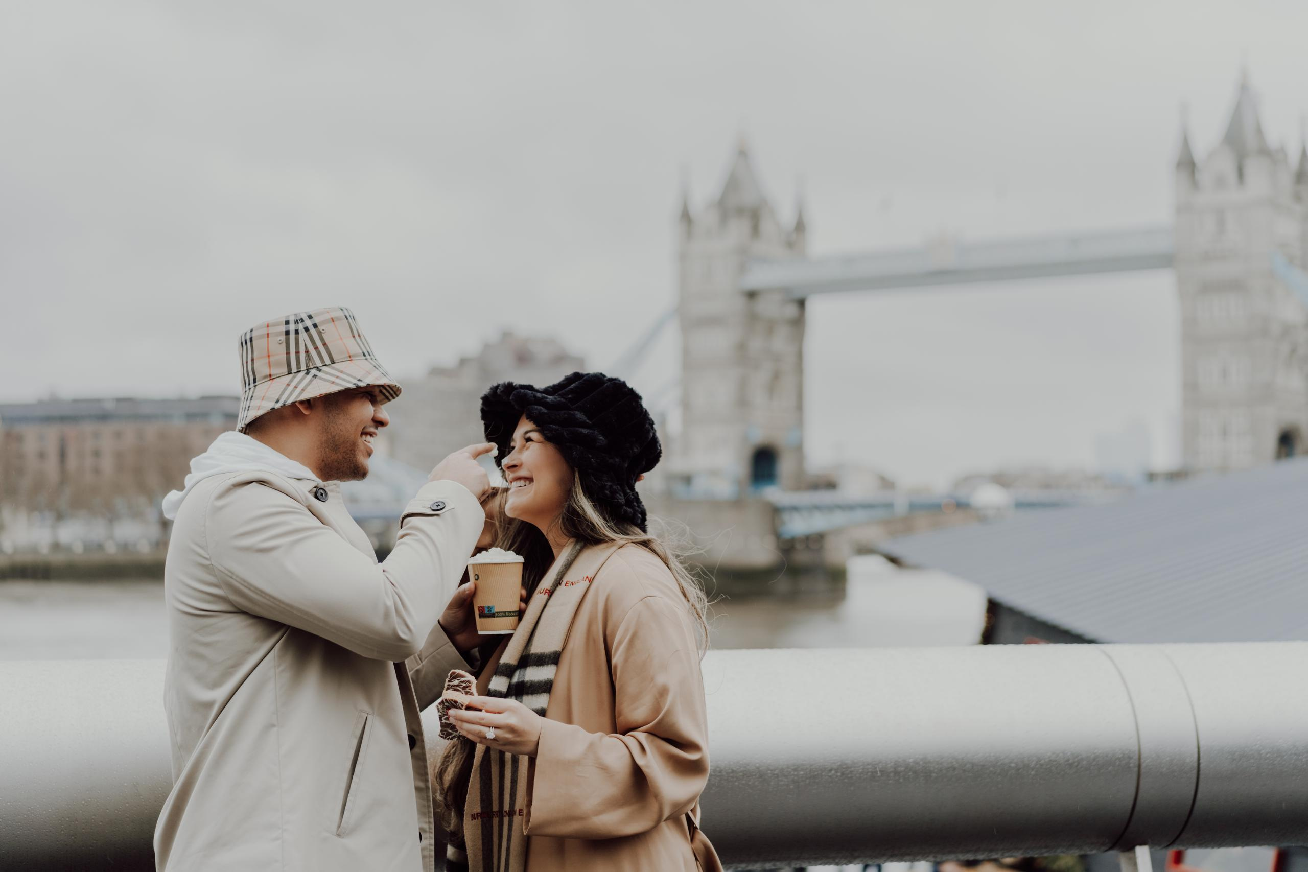 Rainy photo walk by Tower Bridge. London portrait and family photographer