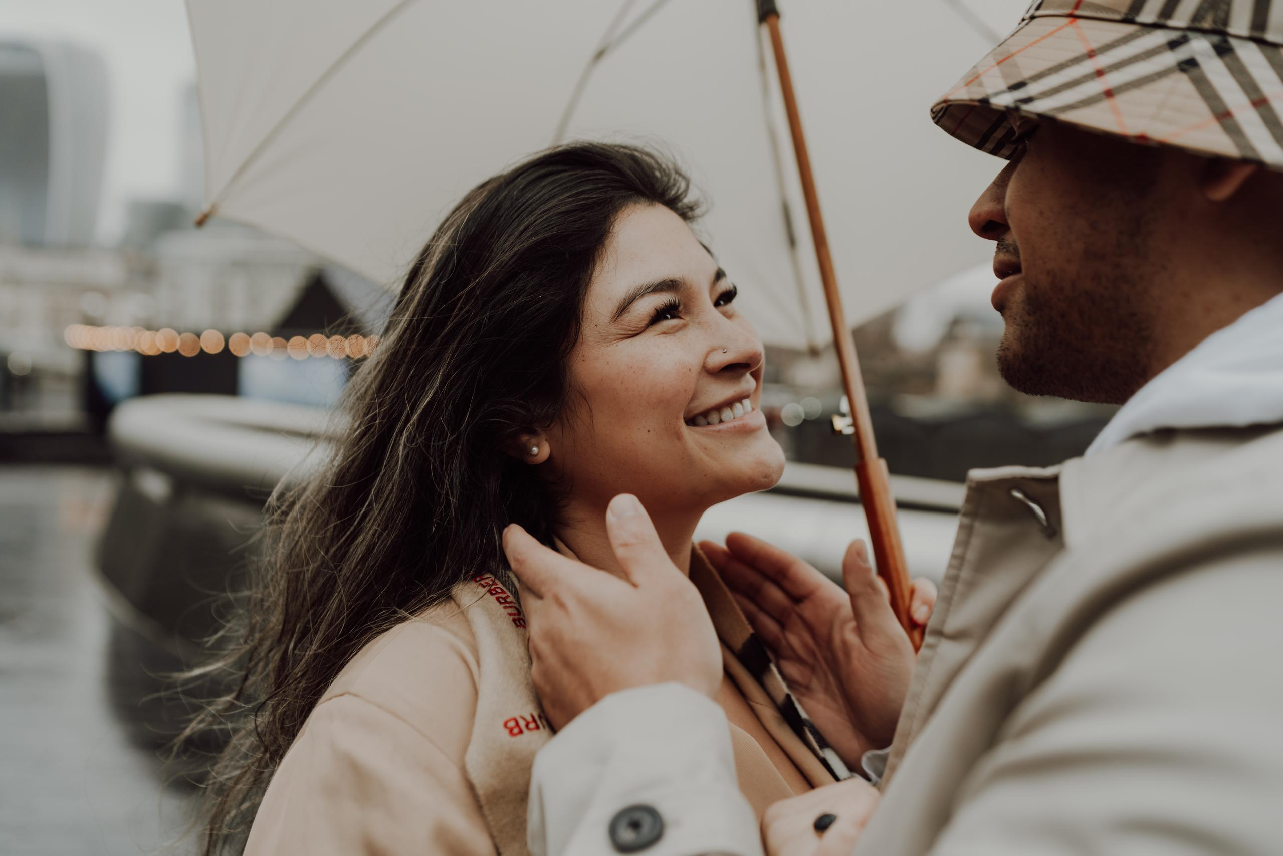 Rainy photo walk by Tower Bridge. London portrait and family photographer