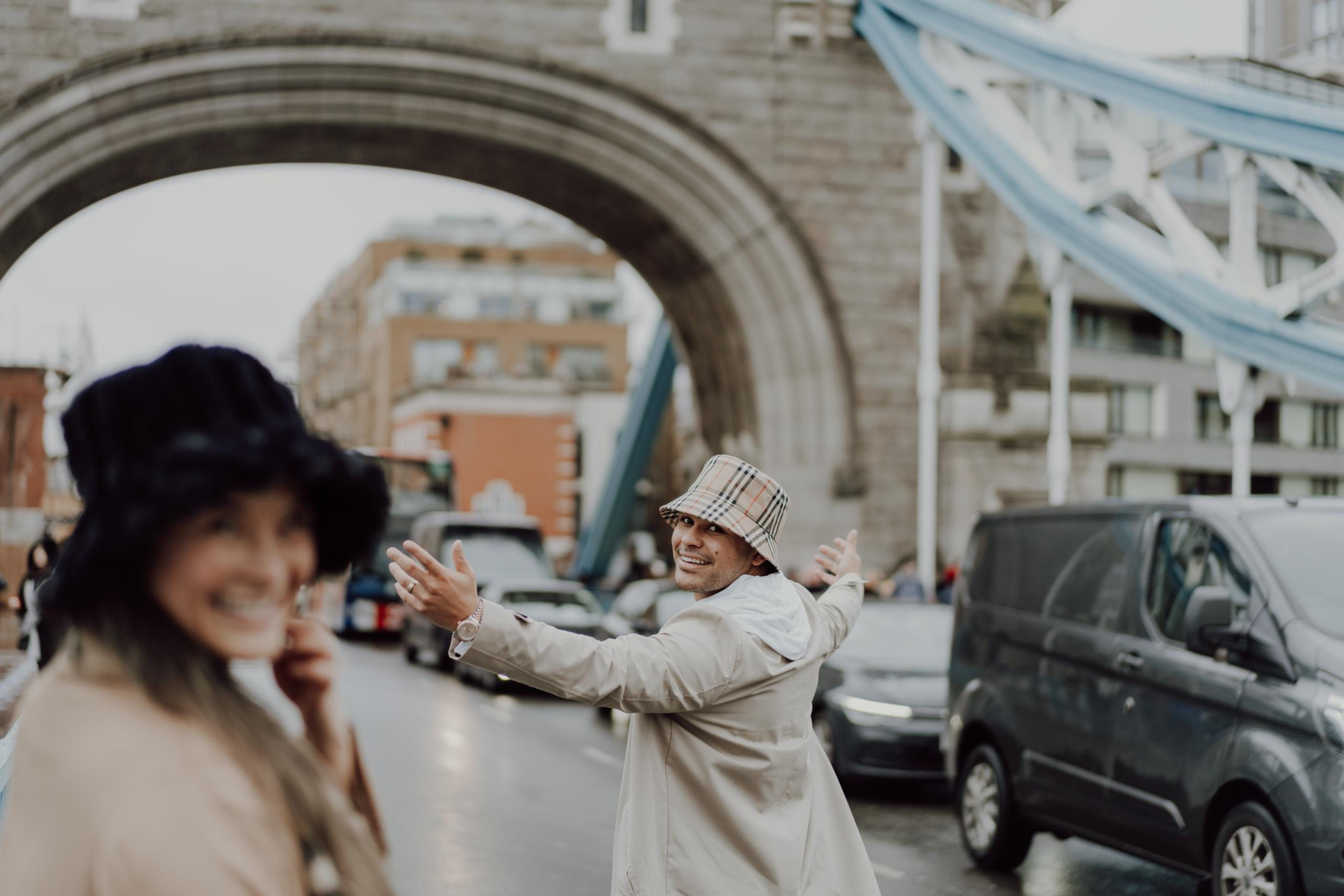 Rainy photo walk by Tower Bridge. London portrait and family photographer