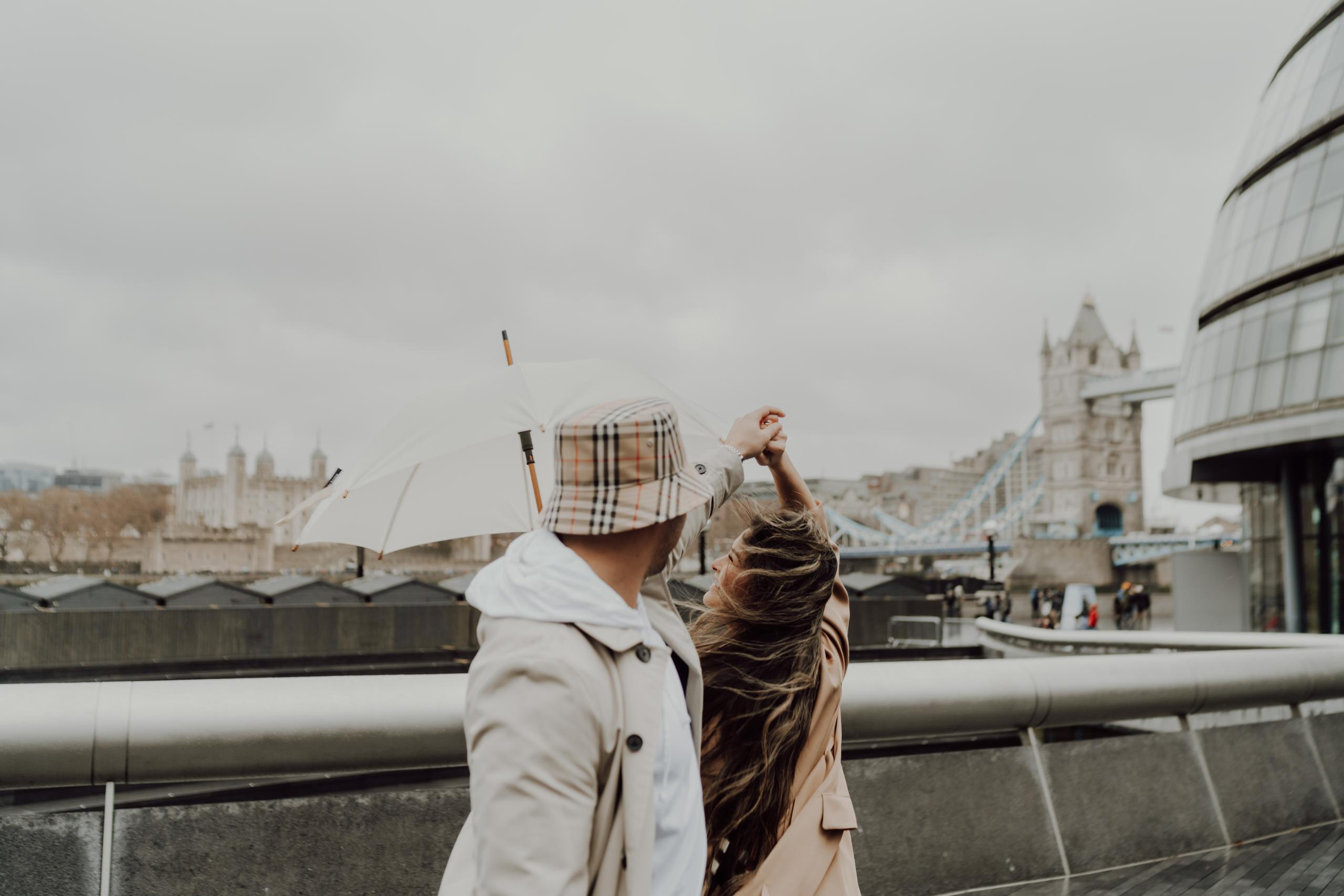 Rainy photo walk by Tower Bridge. London portrait and family photographer