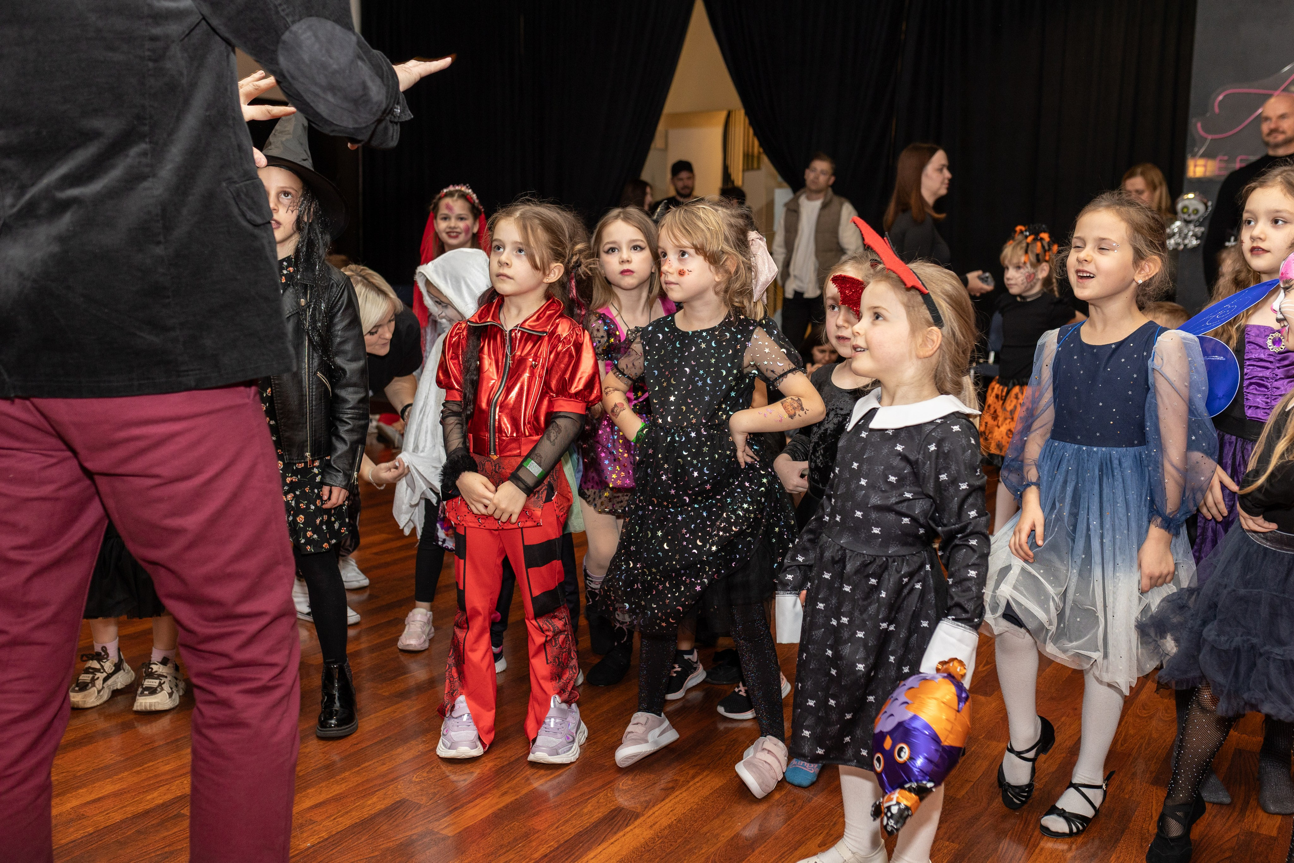 Leo dance studio Helloween 2025. Семейный и детский фотограф в Варшаве Мила Бобровская