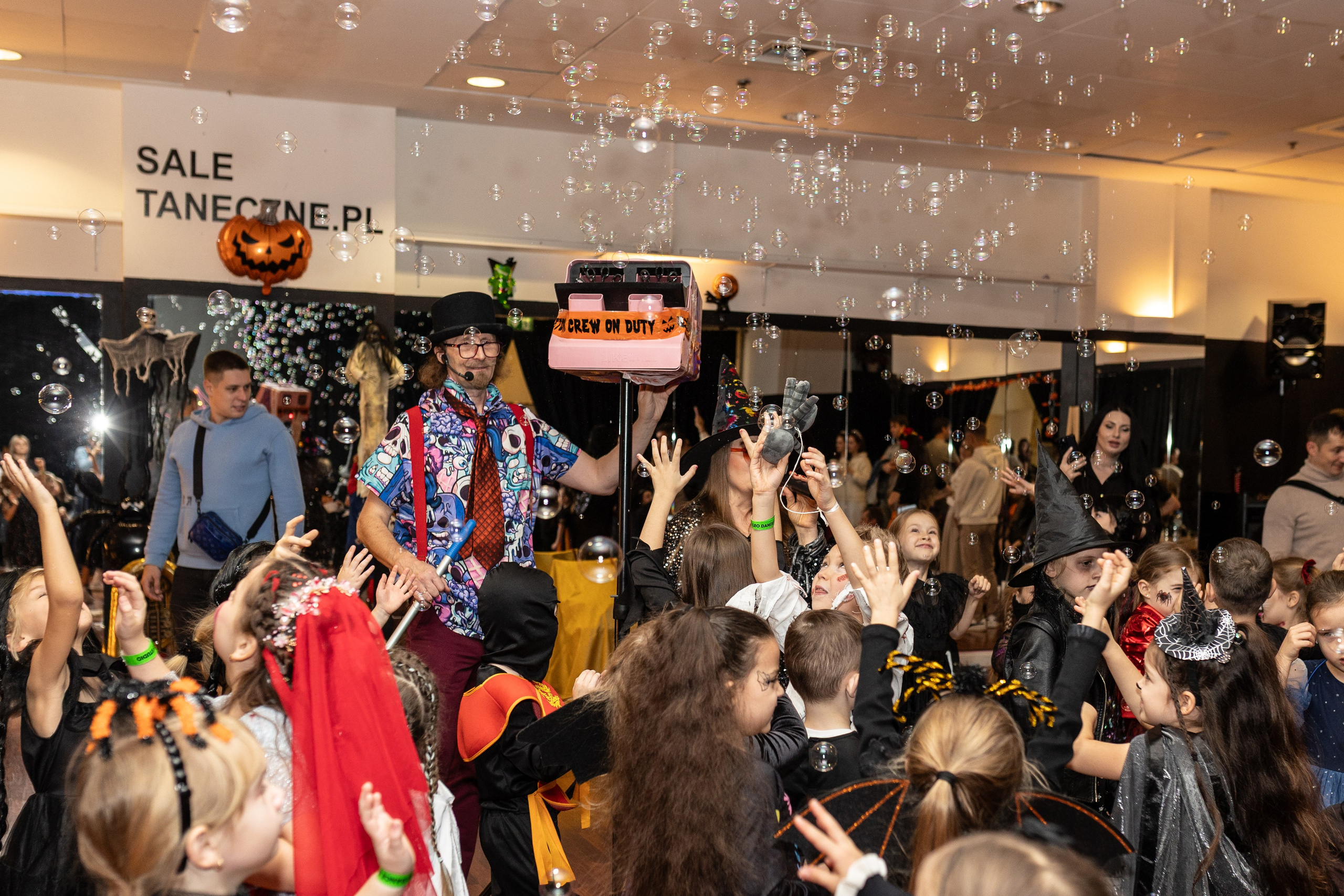 Leo dance studio Helloween 2025. Семейный и детский фотограф в Варшаве Мила Бобровская