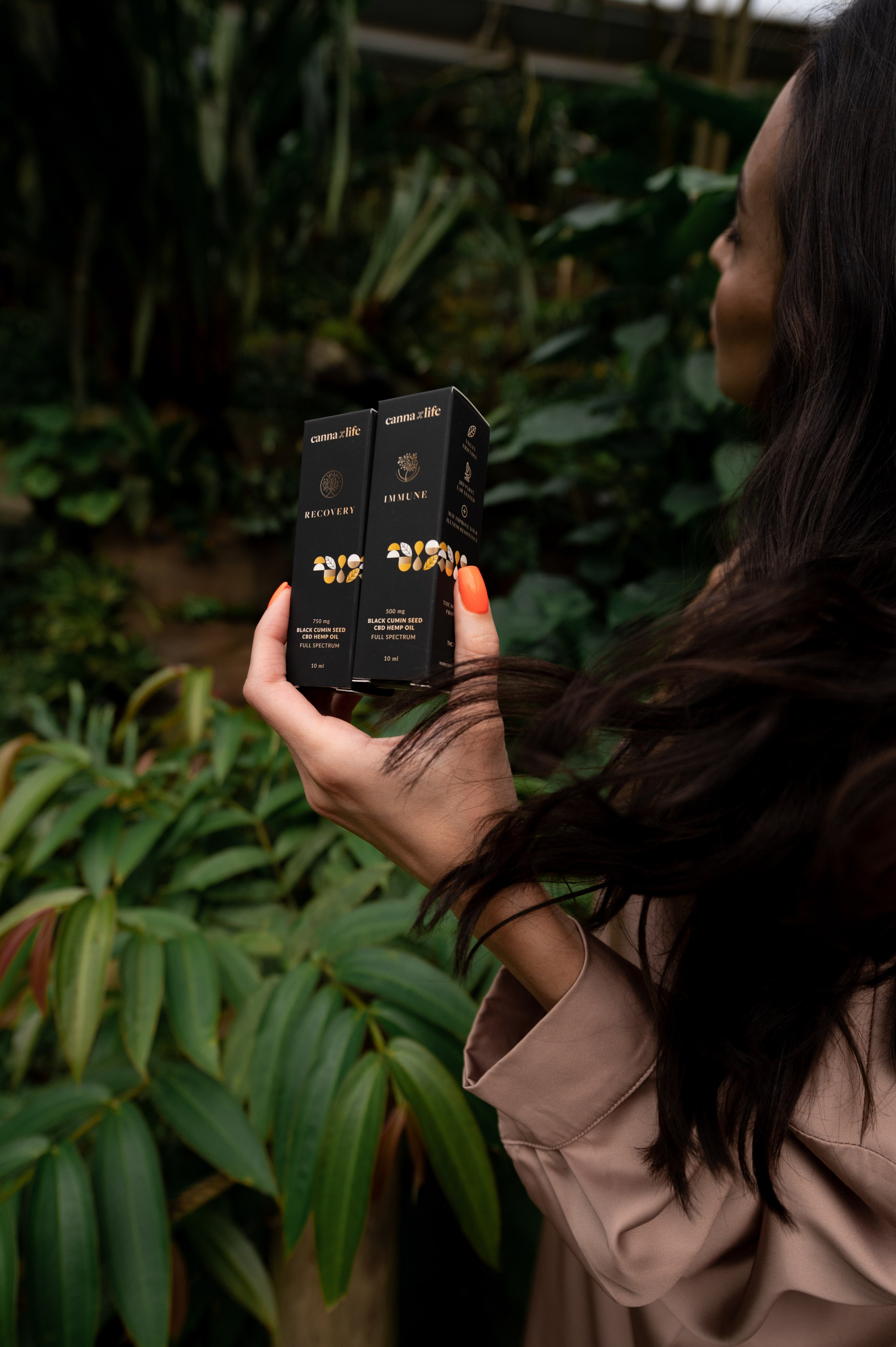 CannaXlife CBD products. ANNA-MARIA PHOTO CONTENT CREATOR — фотограф, естет, художник і візуальний експерт Instagram у Празі