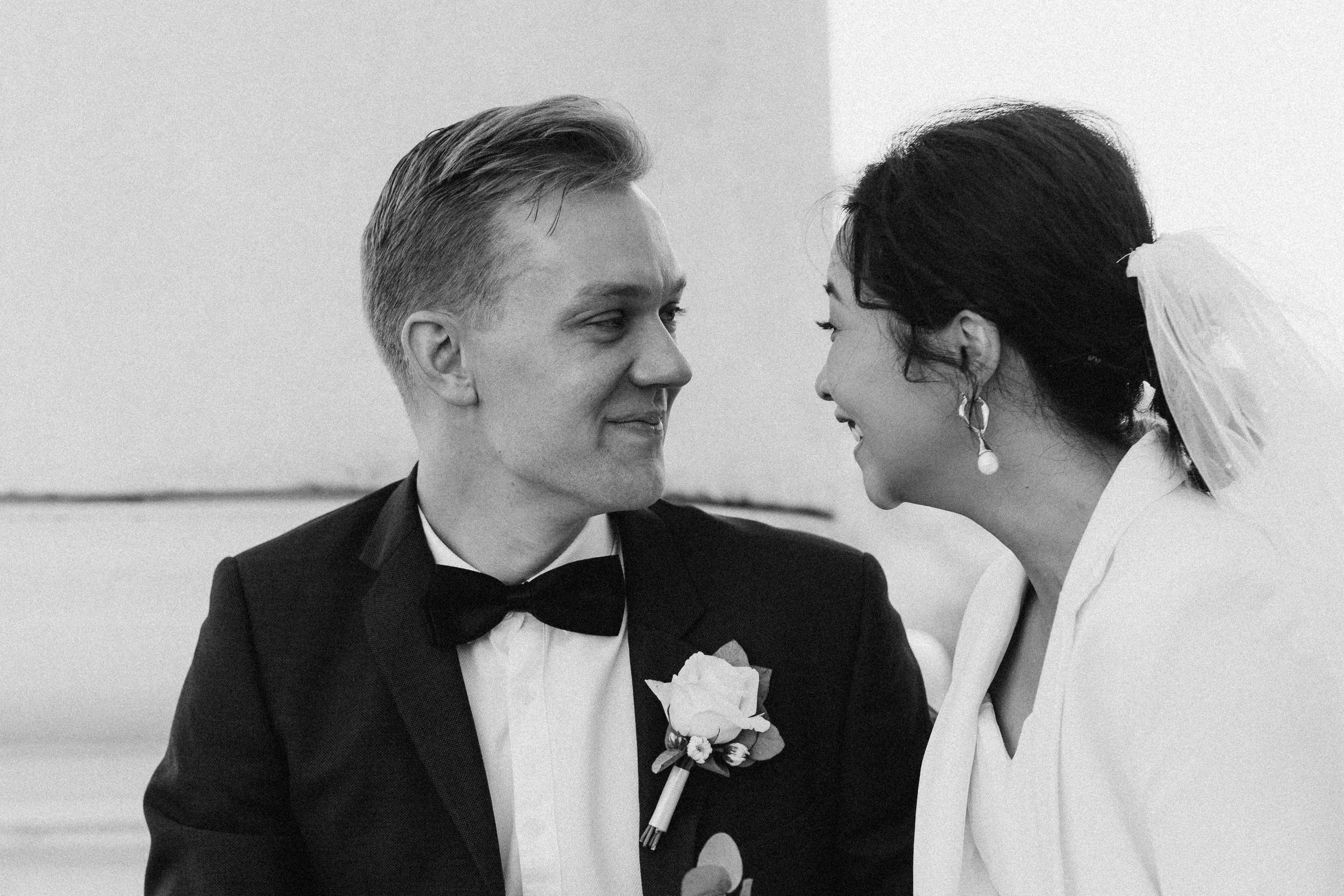 City wedding. Wedding and portrait photographer in Helsinki Vickan O