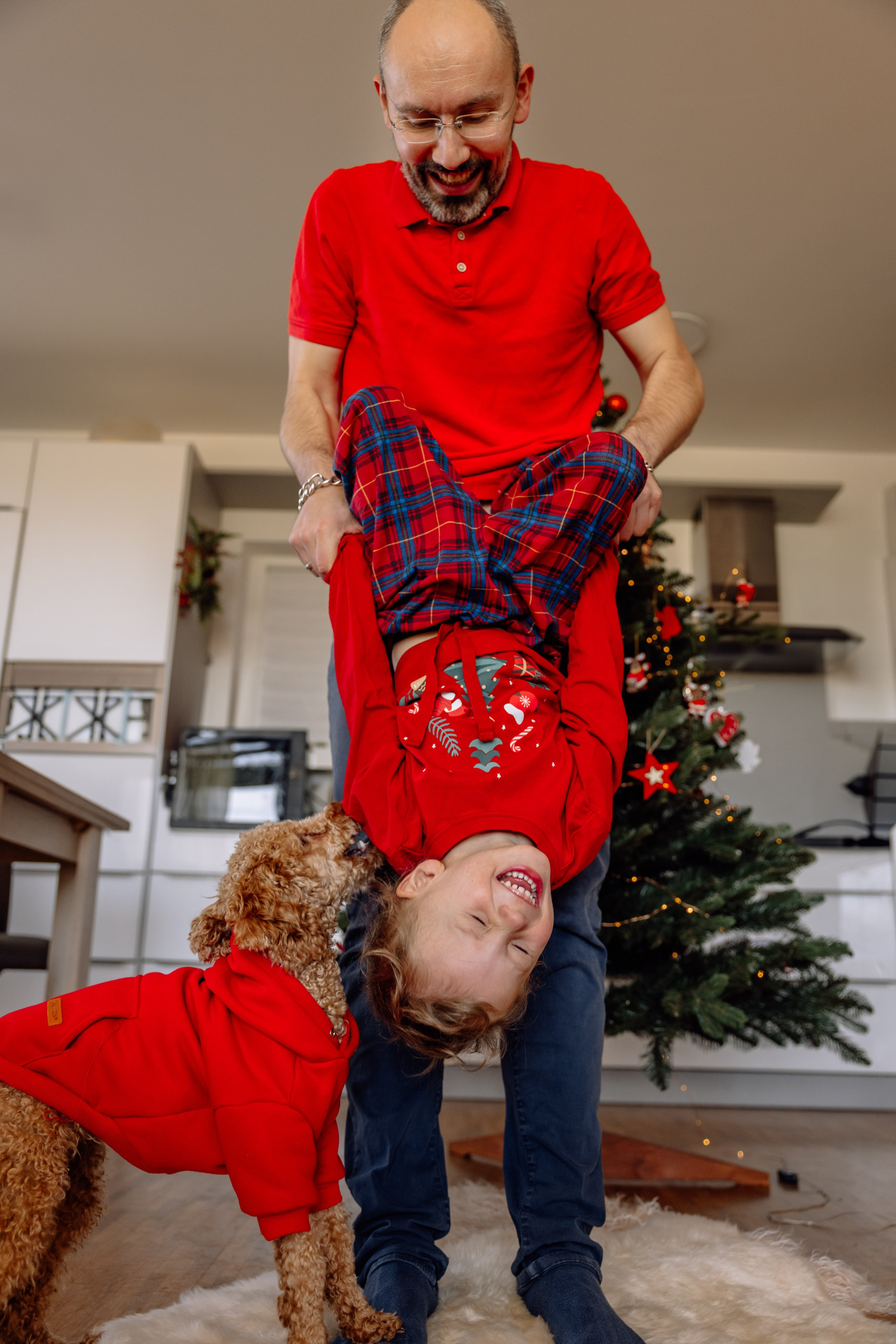 Weihnachten Zuhause mit Kindern. Hochzeitsfotograf München Taufe Familienfotograf Tanja Mauke