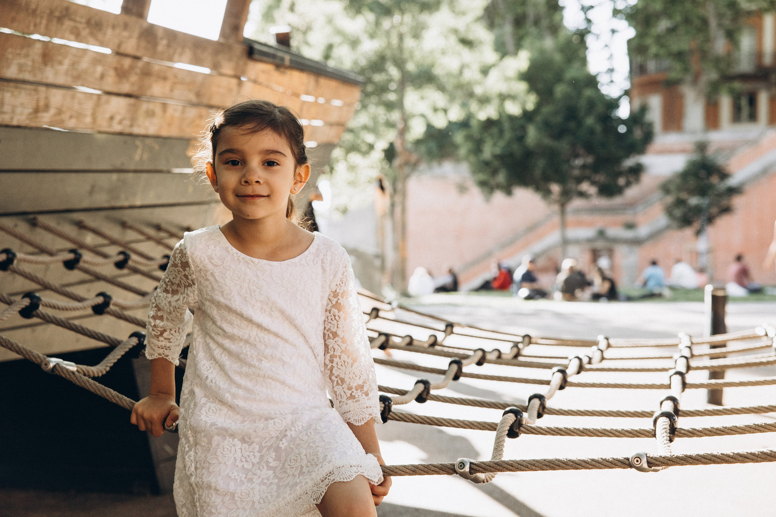 Family photo session in Toulouse. Eugenie Smirnova — wedding, corporate and lifestyle photographer in Toulouse and Southwest France