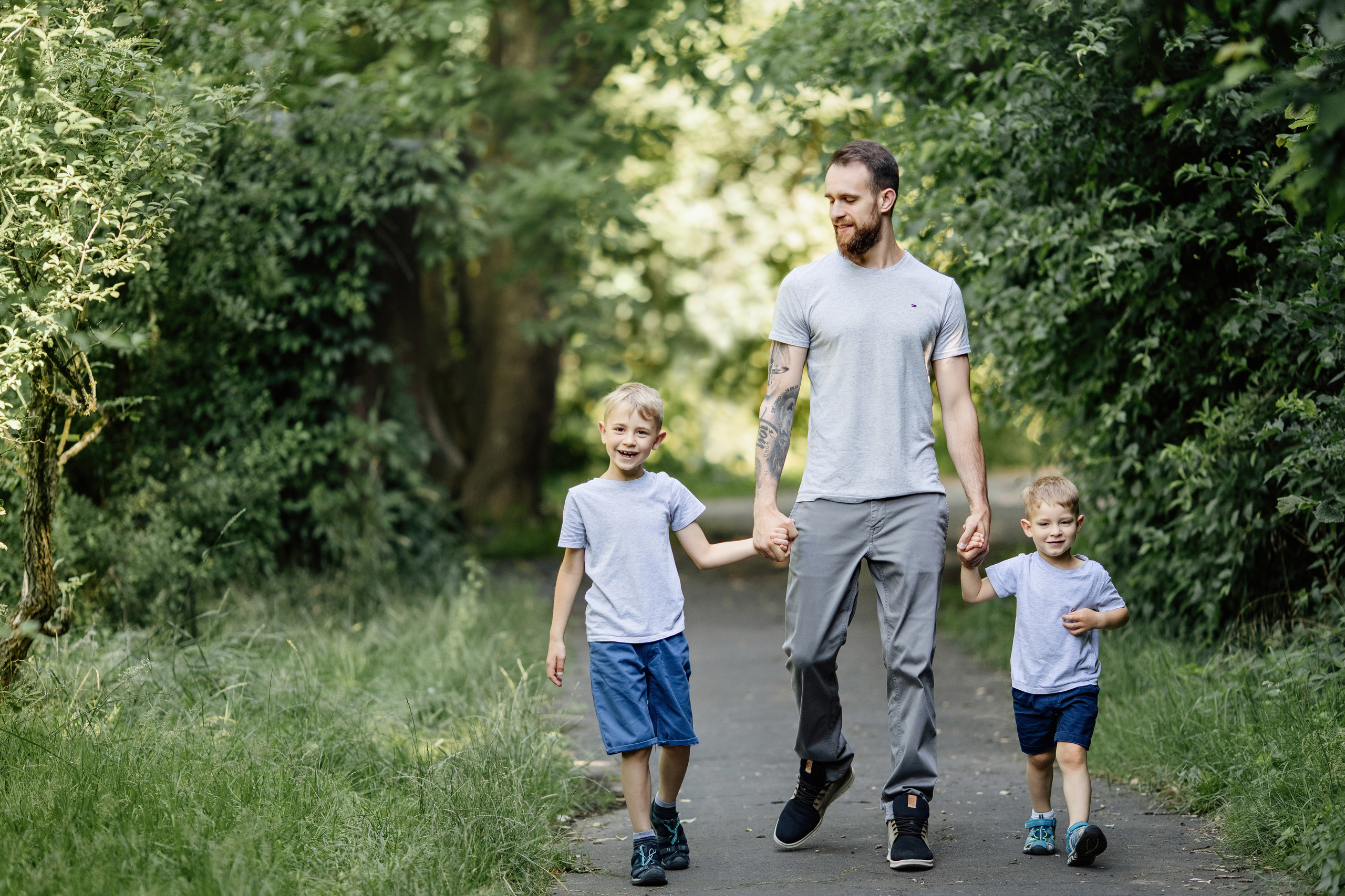 Familienfotoshooting in der Aggerbogen. Elena Osadcij Photography Lohmar NRW