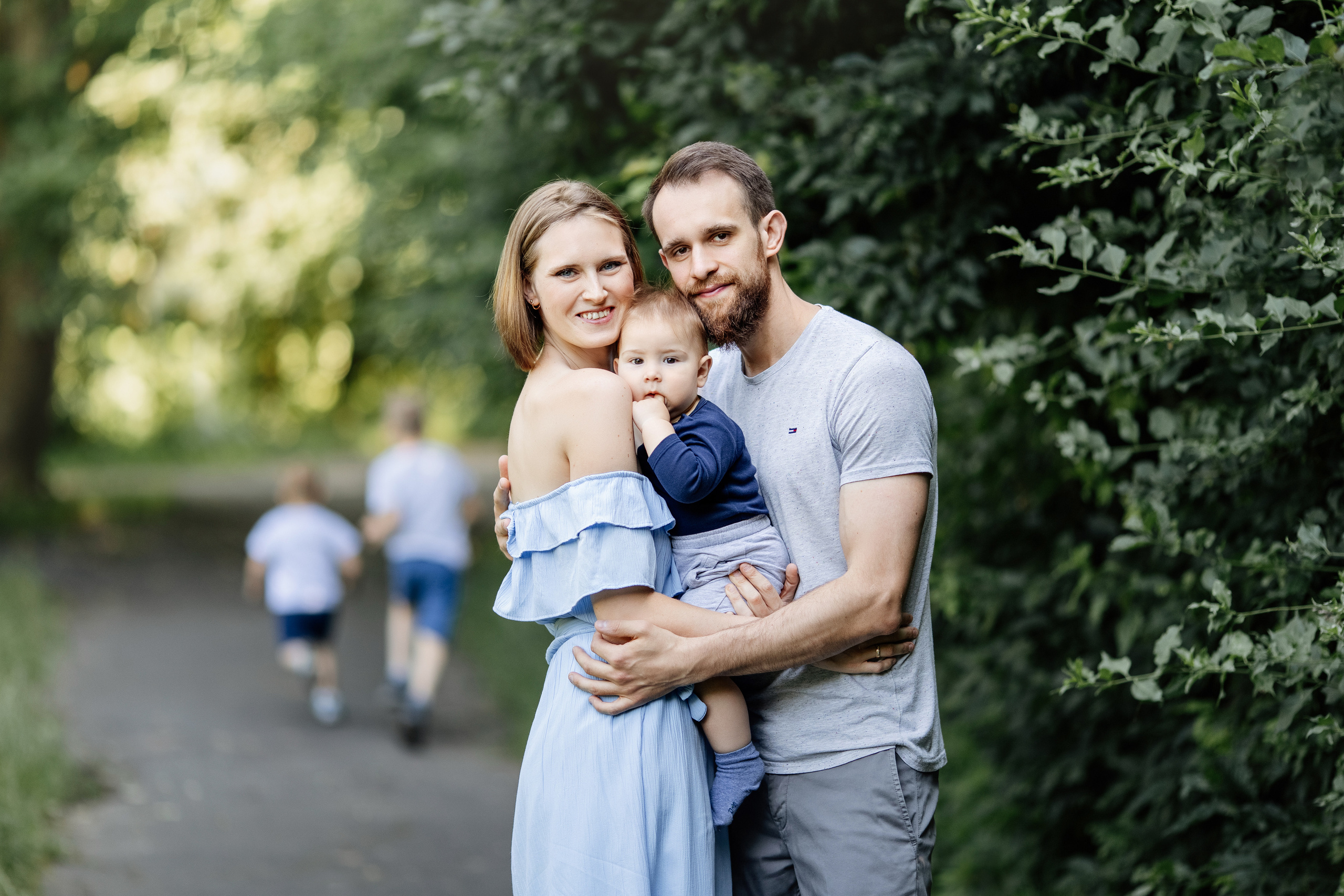 Familienfotoshooting in der Aggerbogen. Elena Osadcij Photography Lohmar NRW
