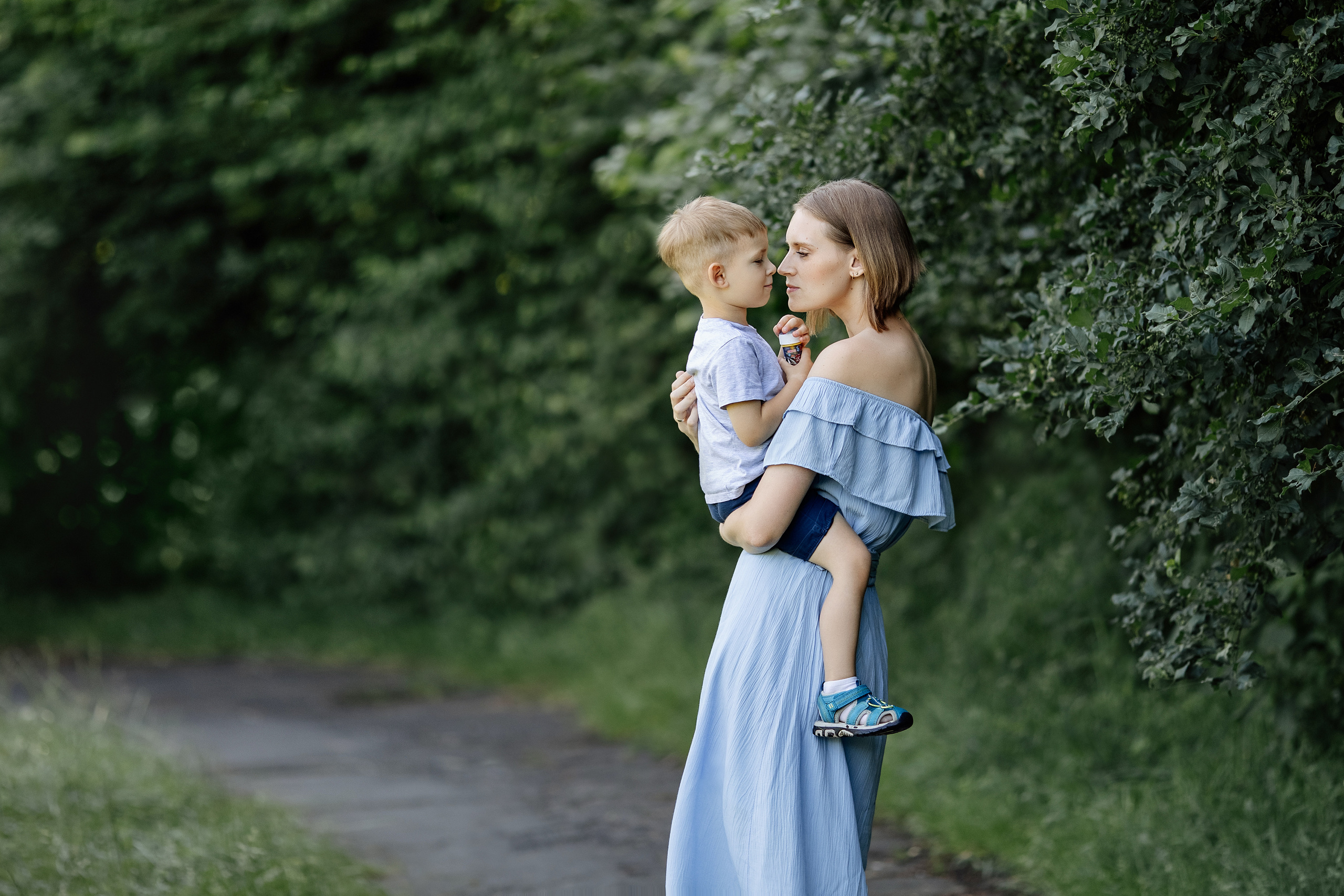 Familienfotoshooting in der Aggerbogen. Elena Osadcij Photography Lohmar NRW