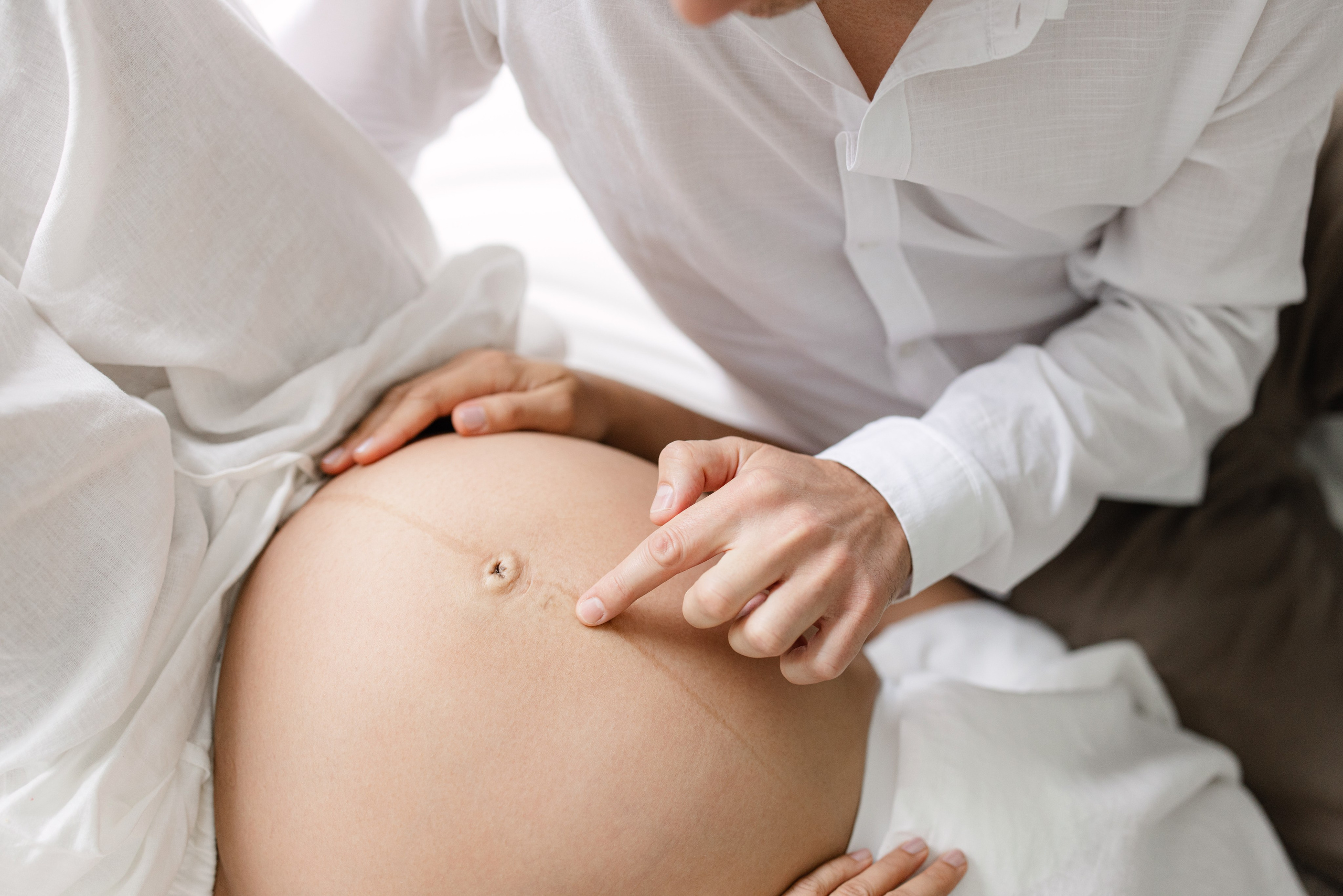 Zeitlose und moderne Schwangerschaftsfotografie in Zürich & Uster — natürlich, unkompliziert und ohne Kitsch. Wedding and Family Photographer Switzerland and Italy. Valeria Diaz